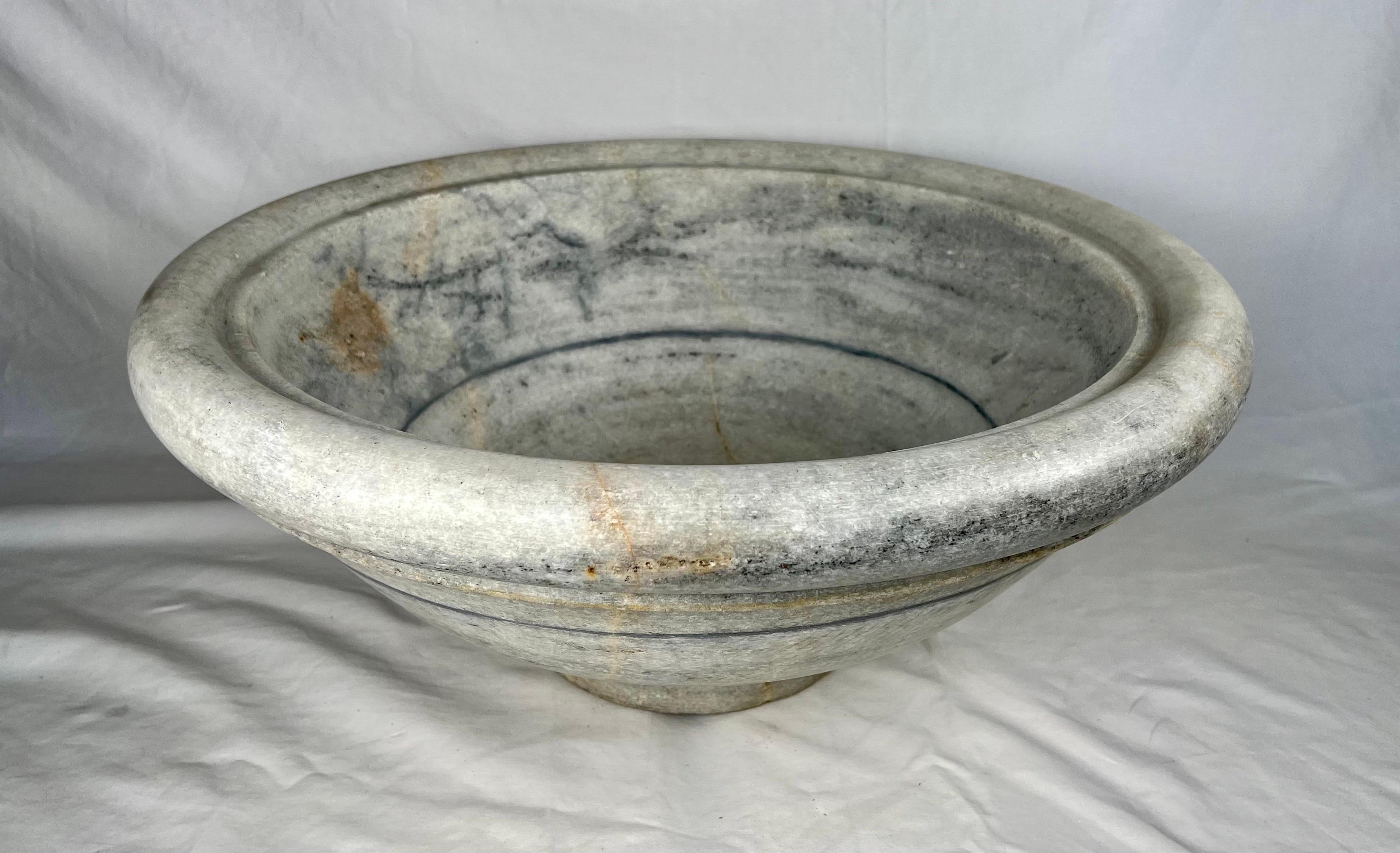 Italian Round Limestone Sink-Early 20th Century For Sale 1