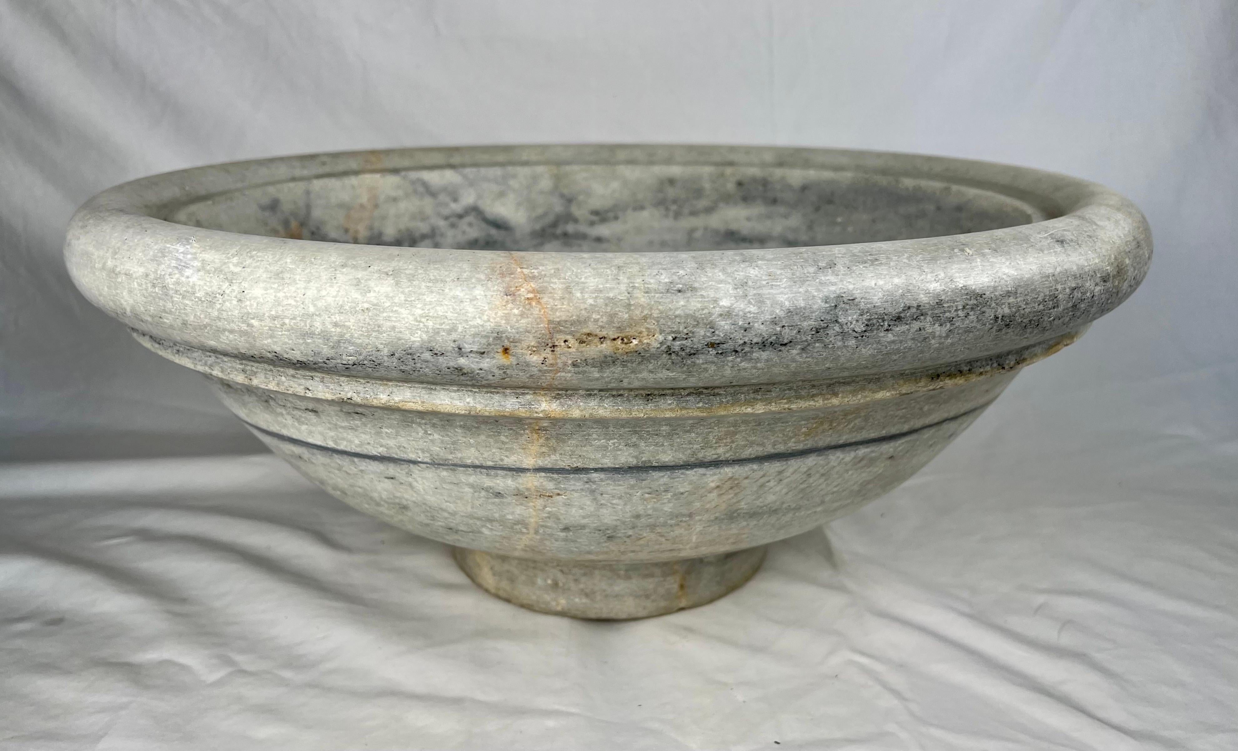 Italian Round Limestone Sink-Early 20th Century For Sale 2
