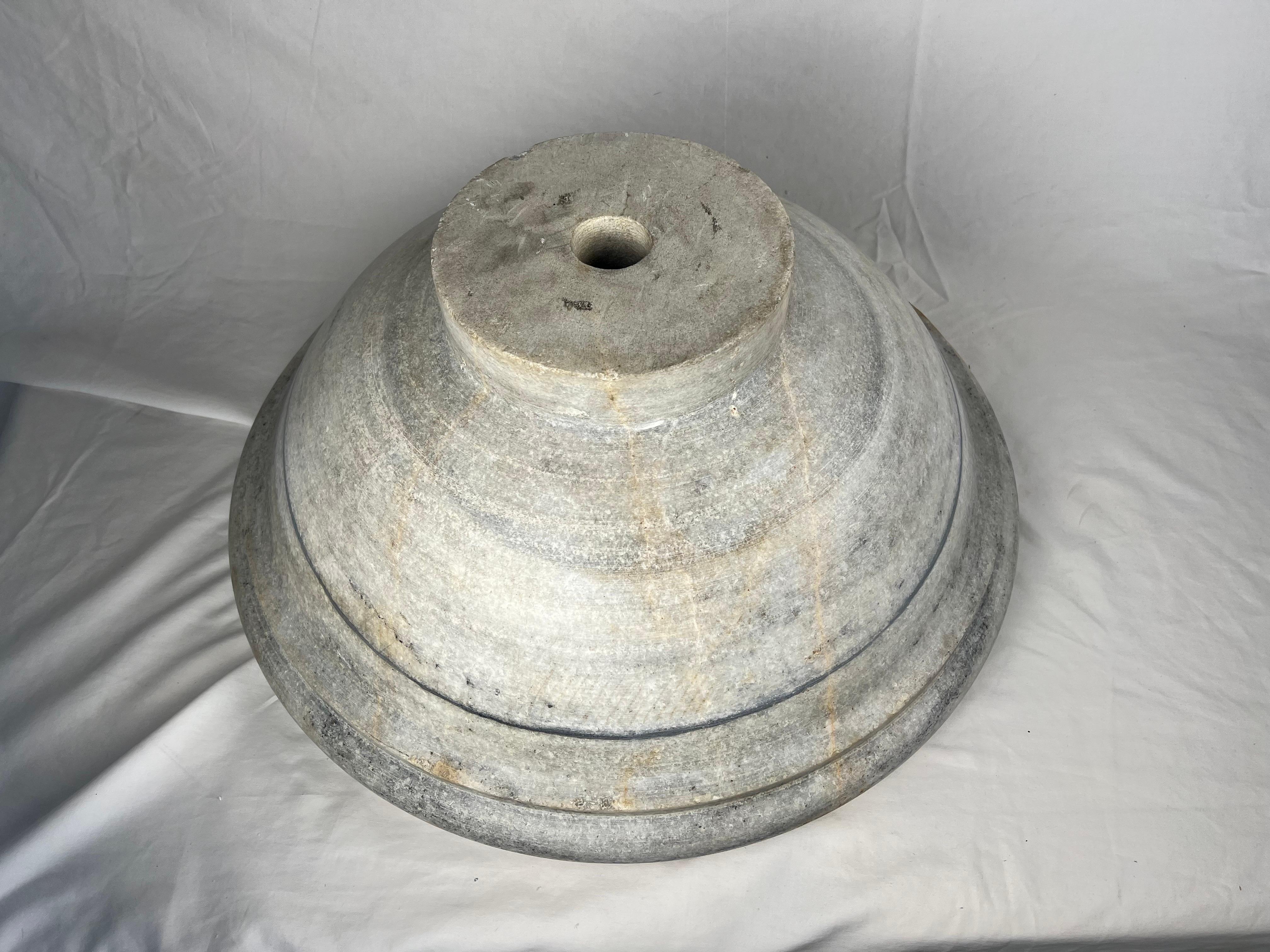 Italian Round Limestone Sink-Early 20th Century For Sale 4