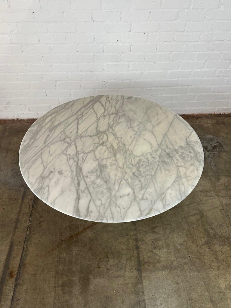 Italian Round Marble Dining Table For Sale at 1stDibs