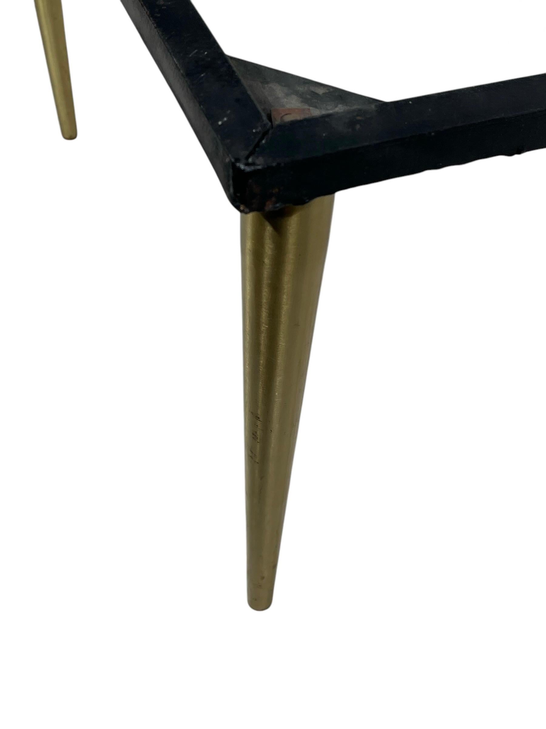 Italienischer runder Couchtisch mit Marmorplatte im Angebot 6