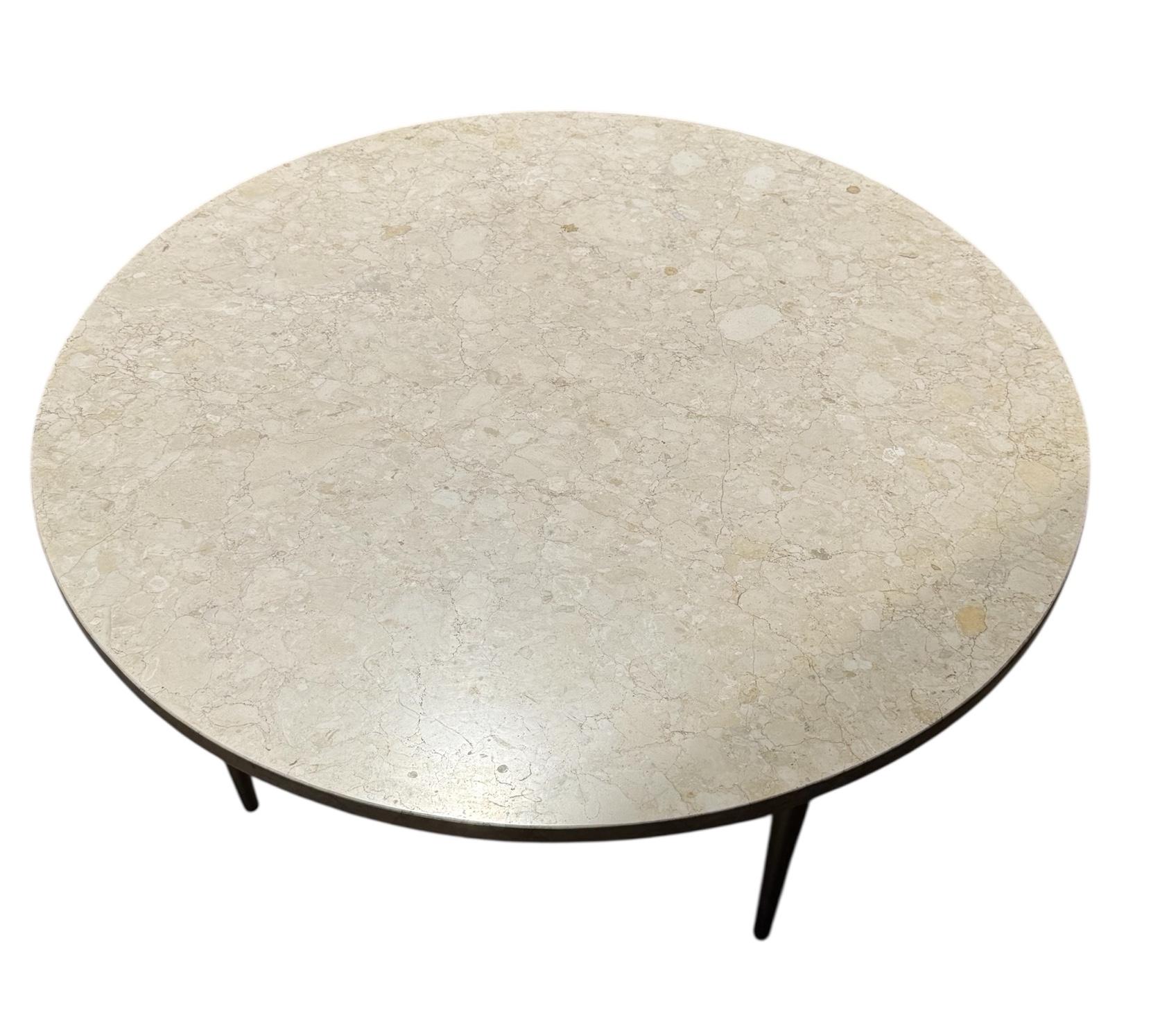 Table basse ronde italienne à plateau en marbre en vente 1