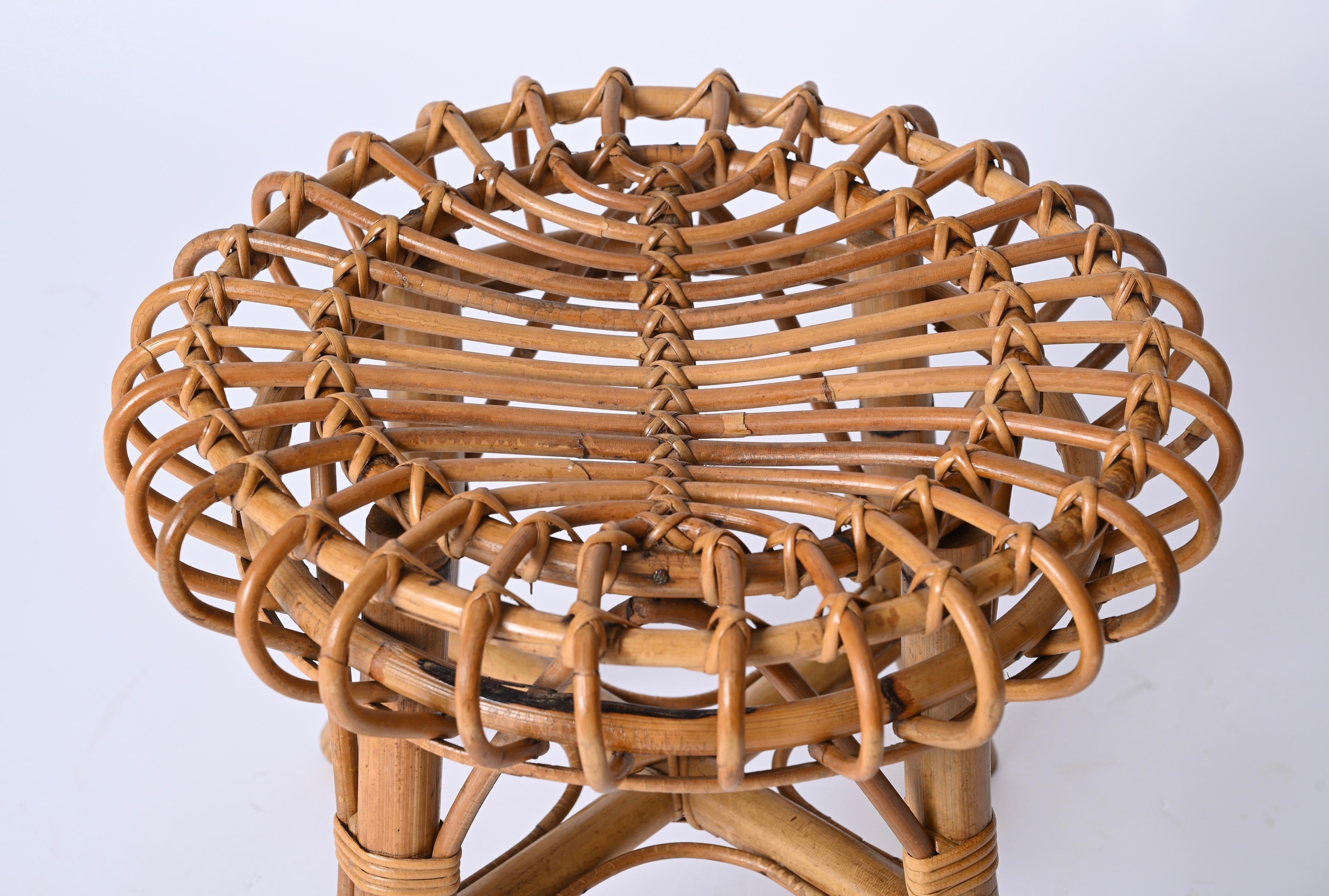 Lovely mid-century round stool in bamboo, rattan and wicker. Franco Albini designed this piece in Italy during the 1960s.

This pouf is made in a gorgeous combination of curved bamboo, rattan and wicker,  fully hand-crafted with perfect proportions,