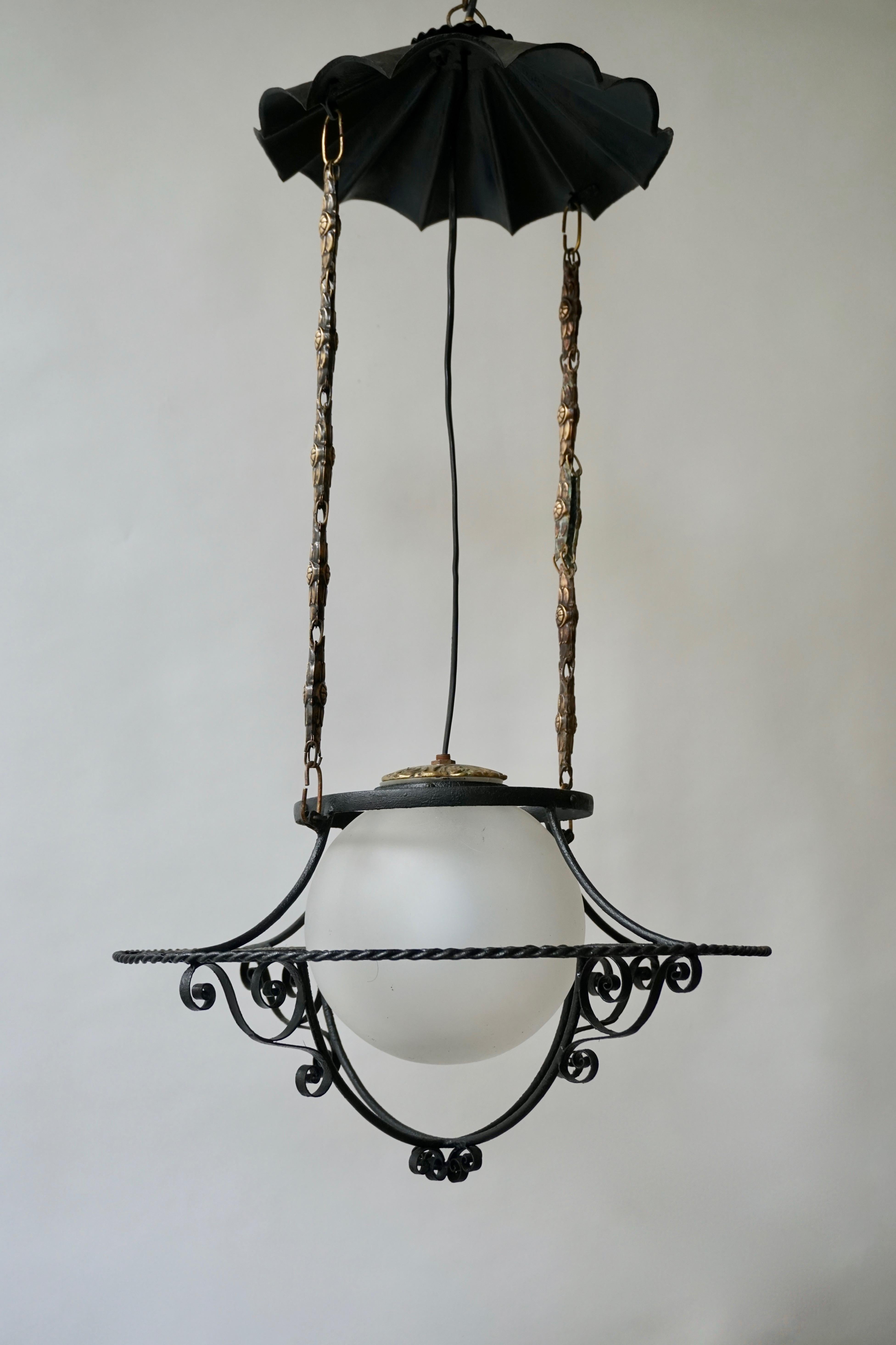 Italian Round Painted Iron Ceiling Light with One Centre Light For Sale 3