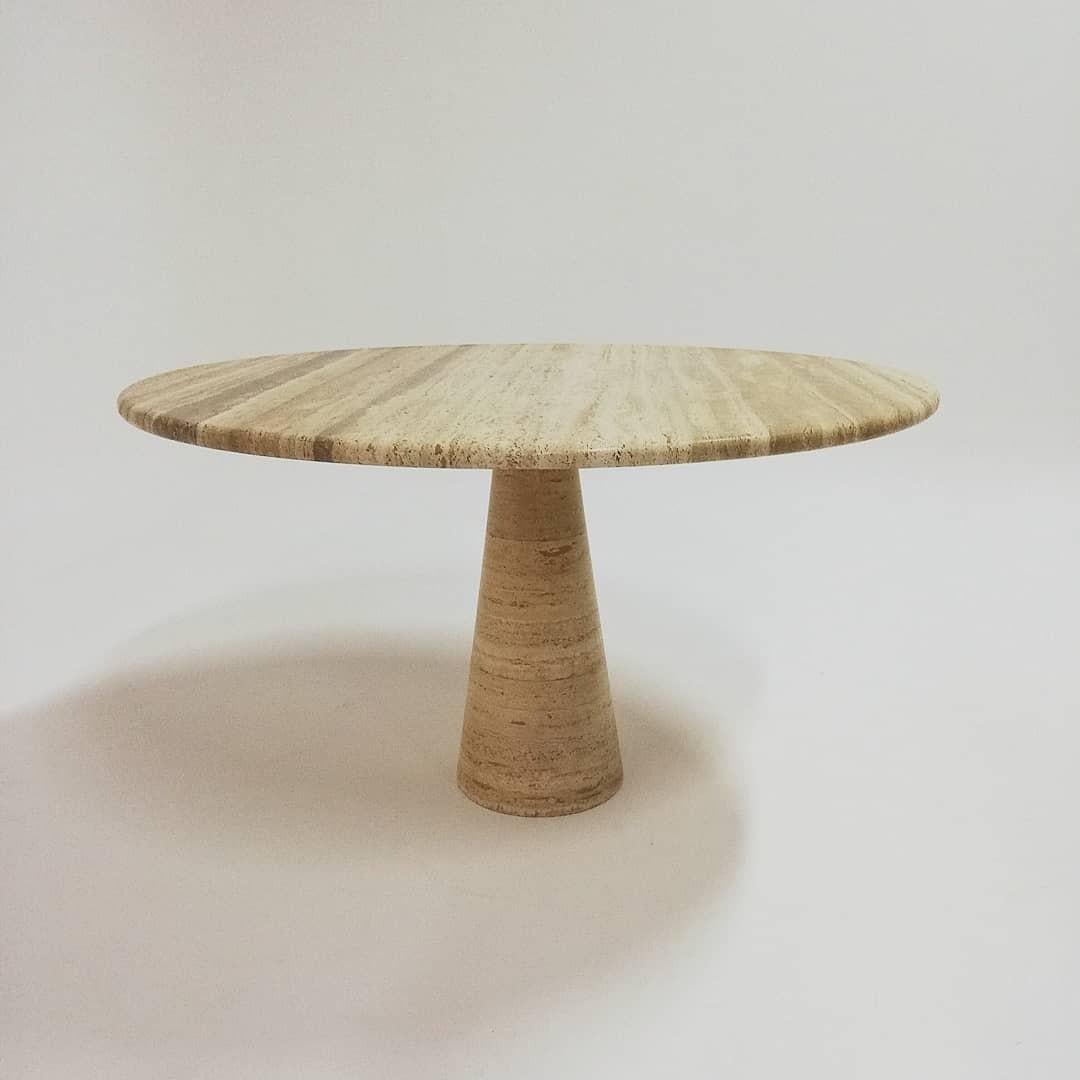 Italian Round Pedestal Travertine Dining Table In Good Condition In Le Grand-Saconnex, CH