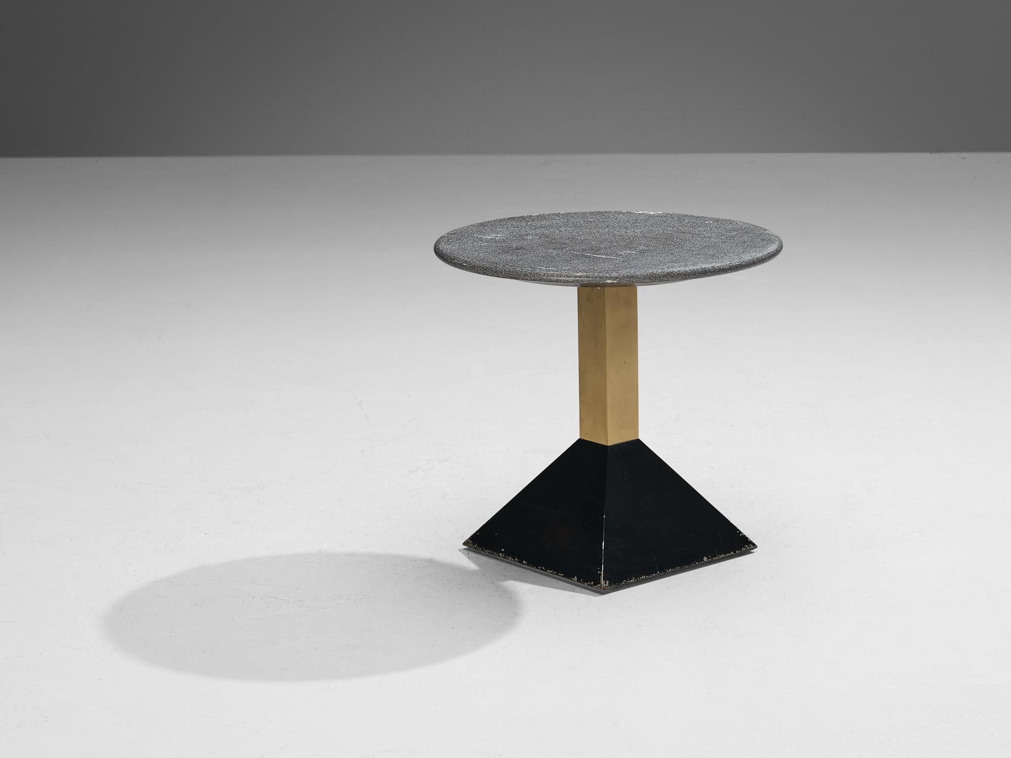Table d'appoint italienne ronde en métal et granit gris Bon état - En vente à Waalwijk, NL