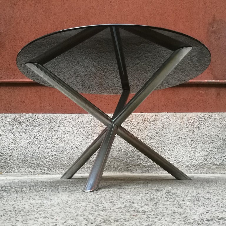 Italian Round Smoked Glass and Chromed Steel Dining Table, 1970s In Good Condition For Sale In MIlano, IT