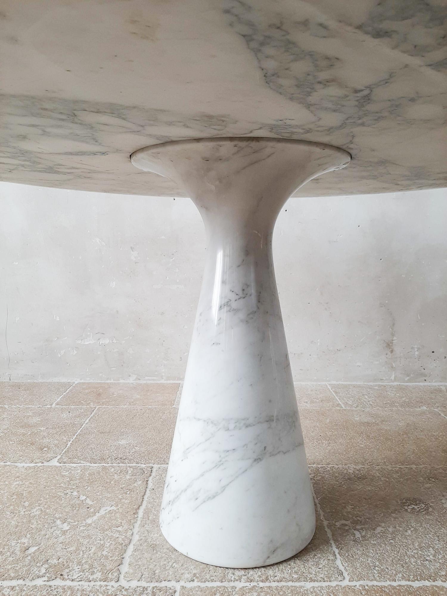 Late 20th Century Italian Round Solid Arabescato Marble Dining Table by Mangiarotti, 1970s