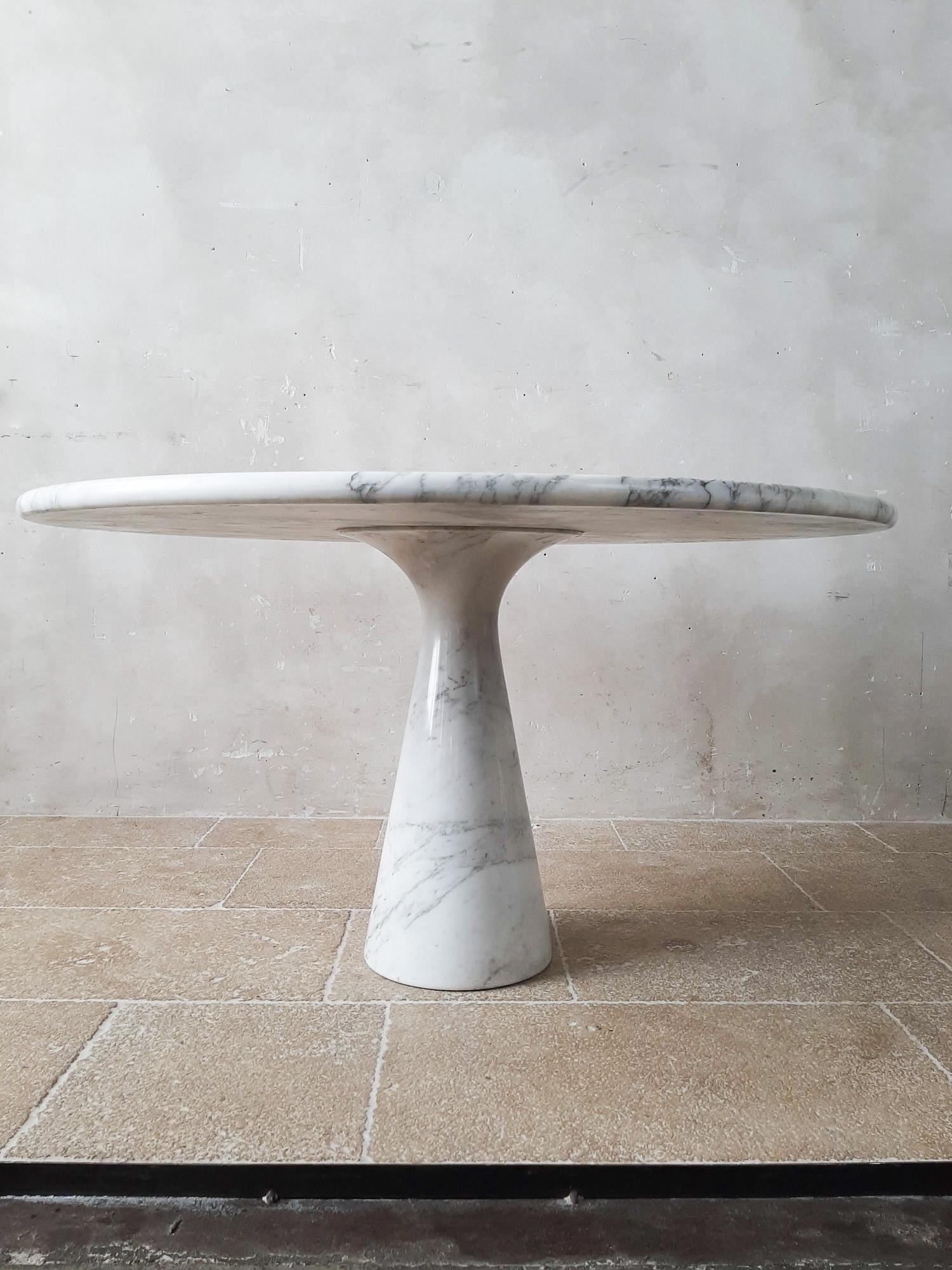 Italian Round Solid Arabescato Marble Dining Table by Mangiarotti, 1970s 2