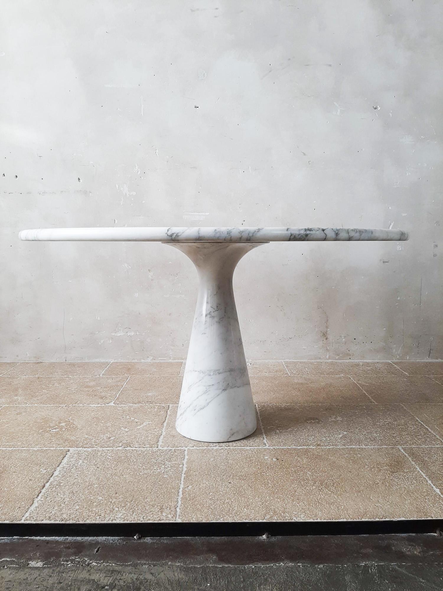Italian Round Solid Arabescato Marble Dining Table by Mangiarotti, 1970s 3