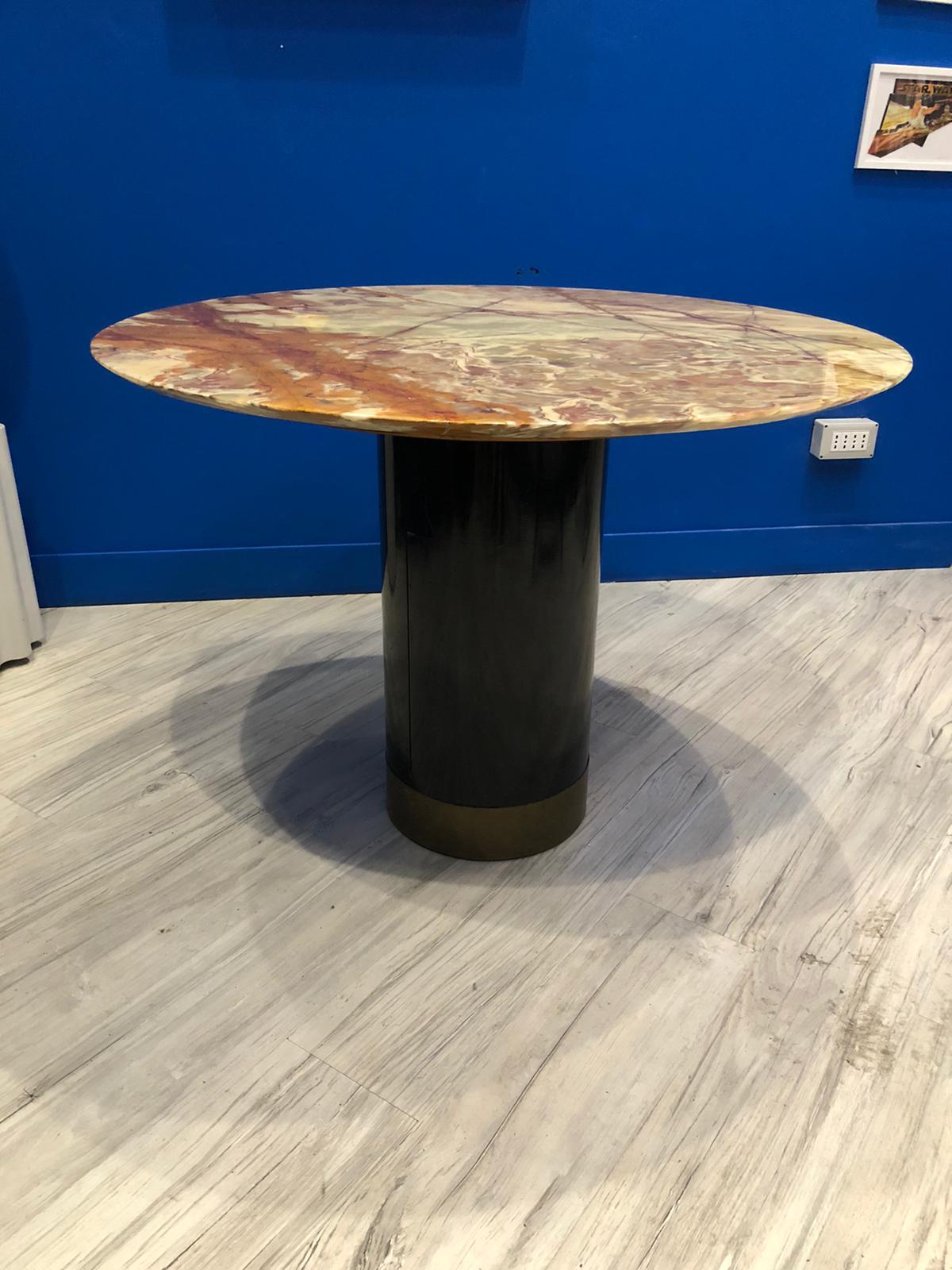 Vintage 1950s round table, Italian manufacture.
round table with a diameter of 99cm,
features an onyx marble top.
The black painted wooden base with a brass band on the lower part of the base.
Measures:
99x H 72.5cm
Small chip on the piano