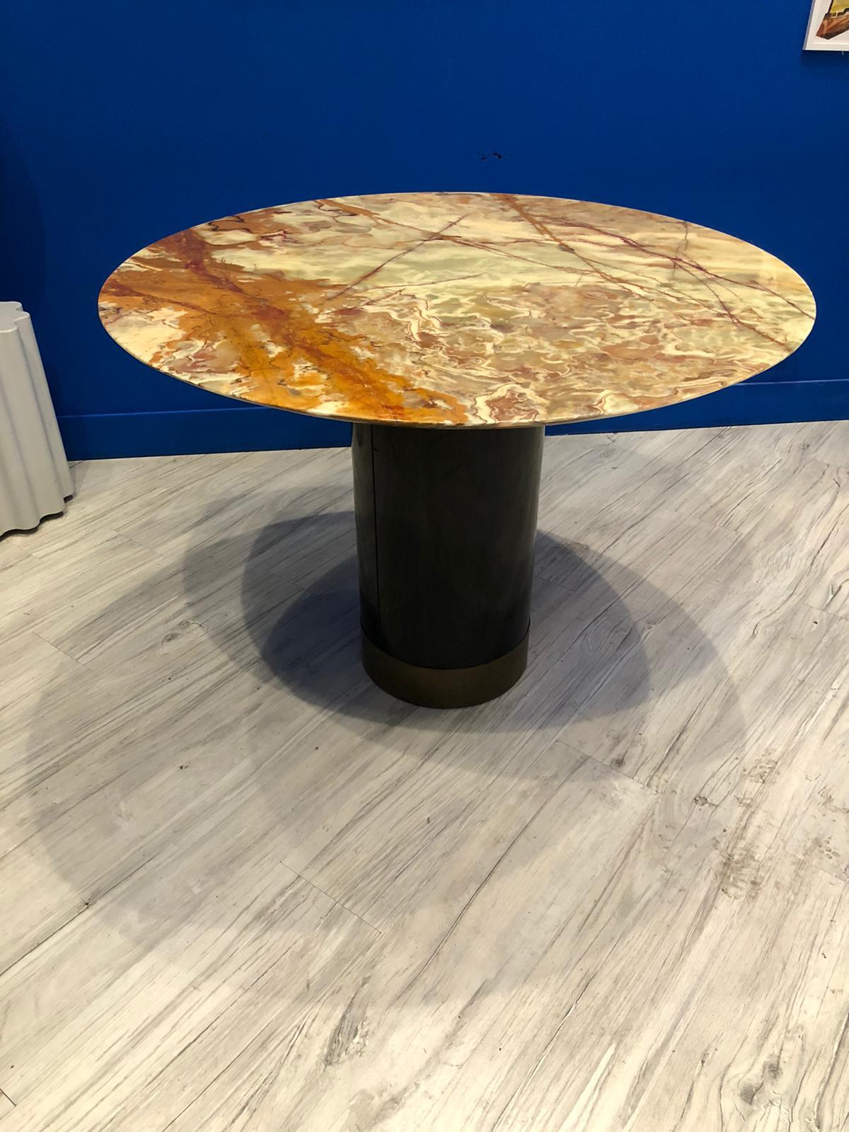 Mid-Century Modern Italian Round Table 1950s Onyx Marble Top Wiith Black Wooden Base and Brass Band