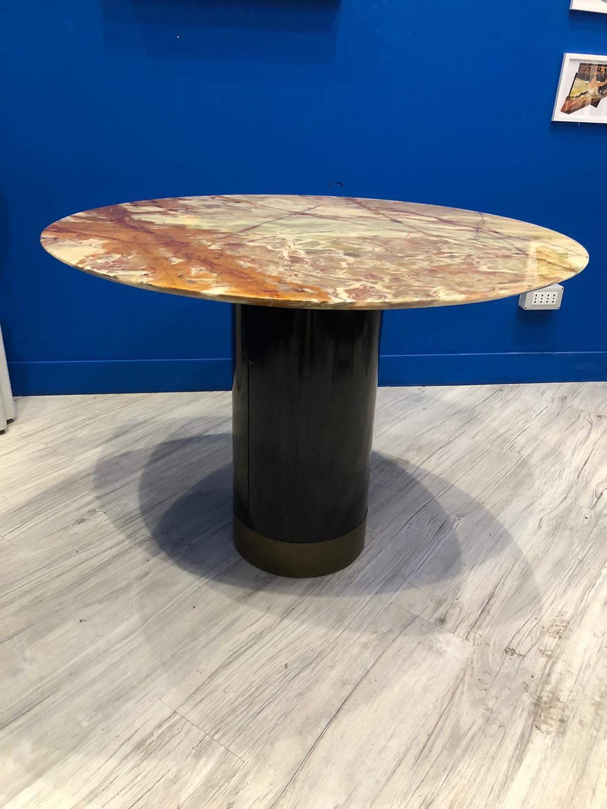 Italian Round Table 1950s Onyx Marble Top Wiith Black Wooden Base and Brass Band 1