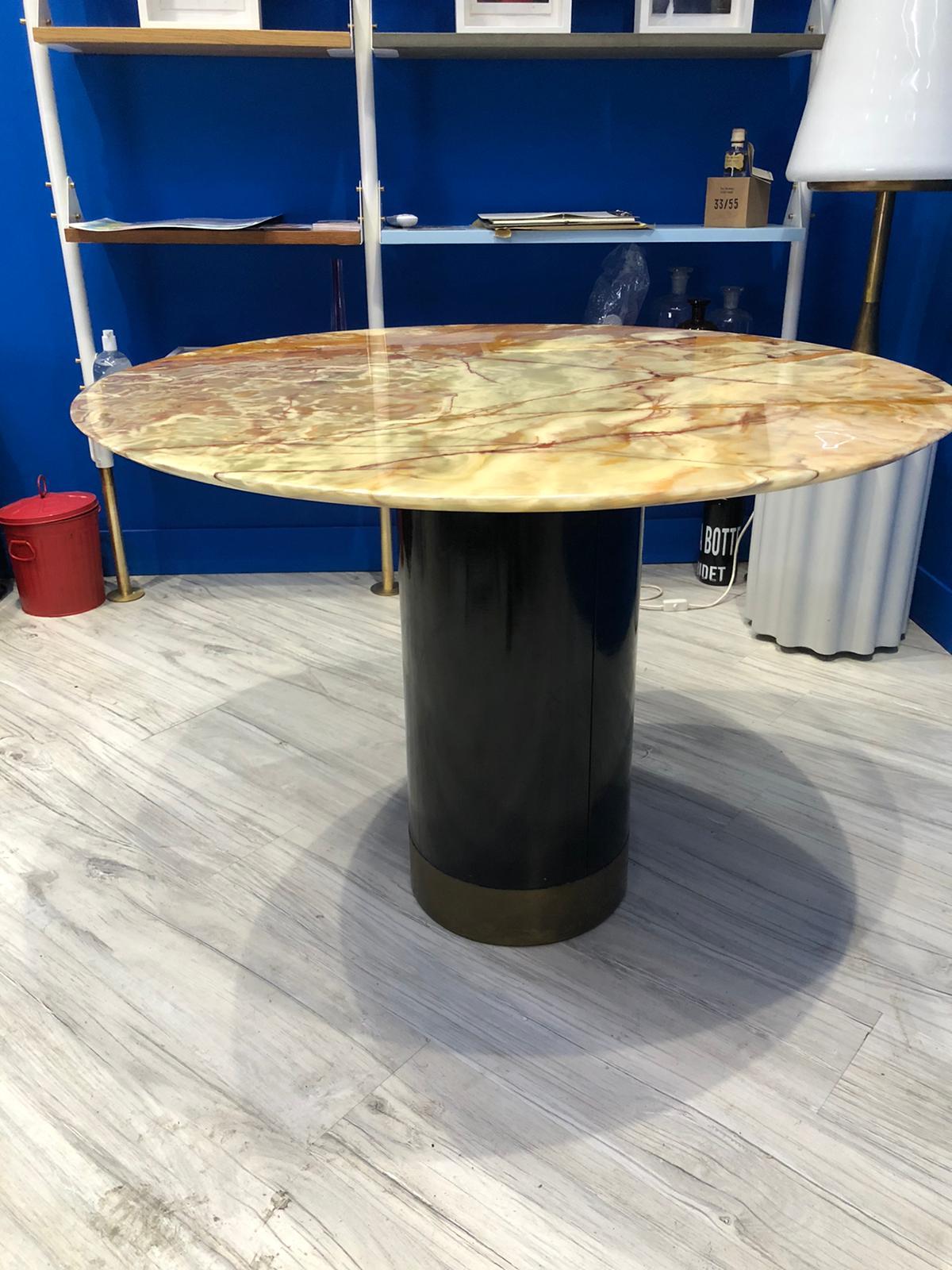 Italian Round Table 1950s Onyx Marble Top Wiith Black Wooden Base and Brass Band 2