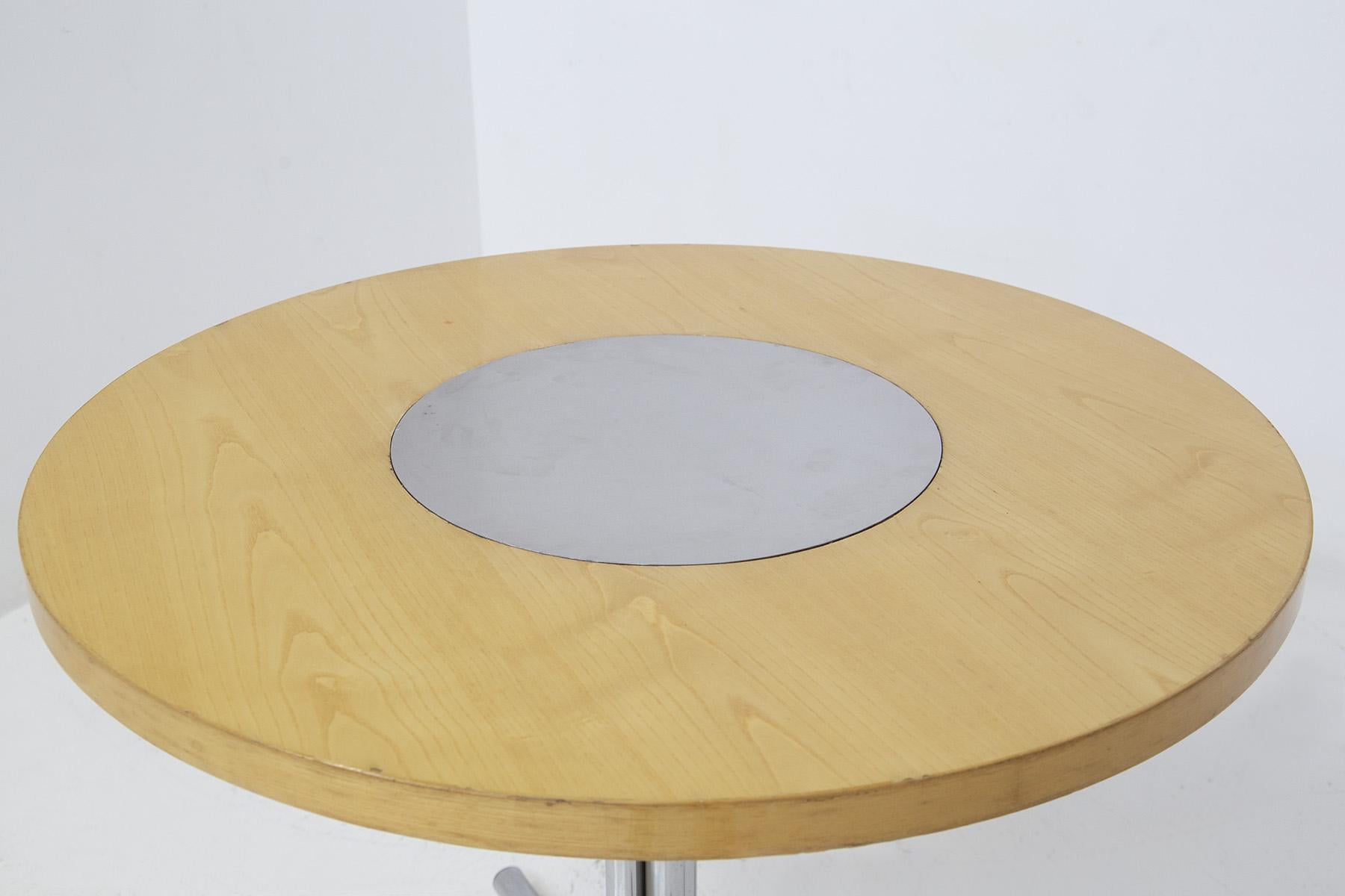 Italian Round Table by Gae Aulenti attr. for Elam in Steel and Wood In Good Condition For Sale In Milano, IT