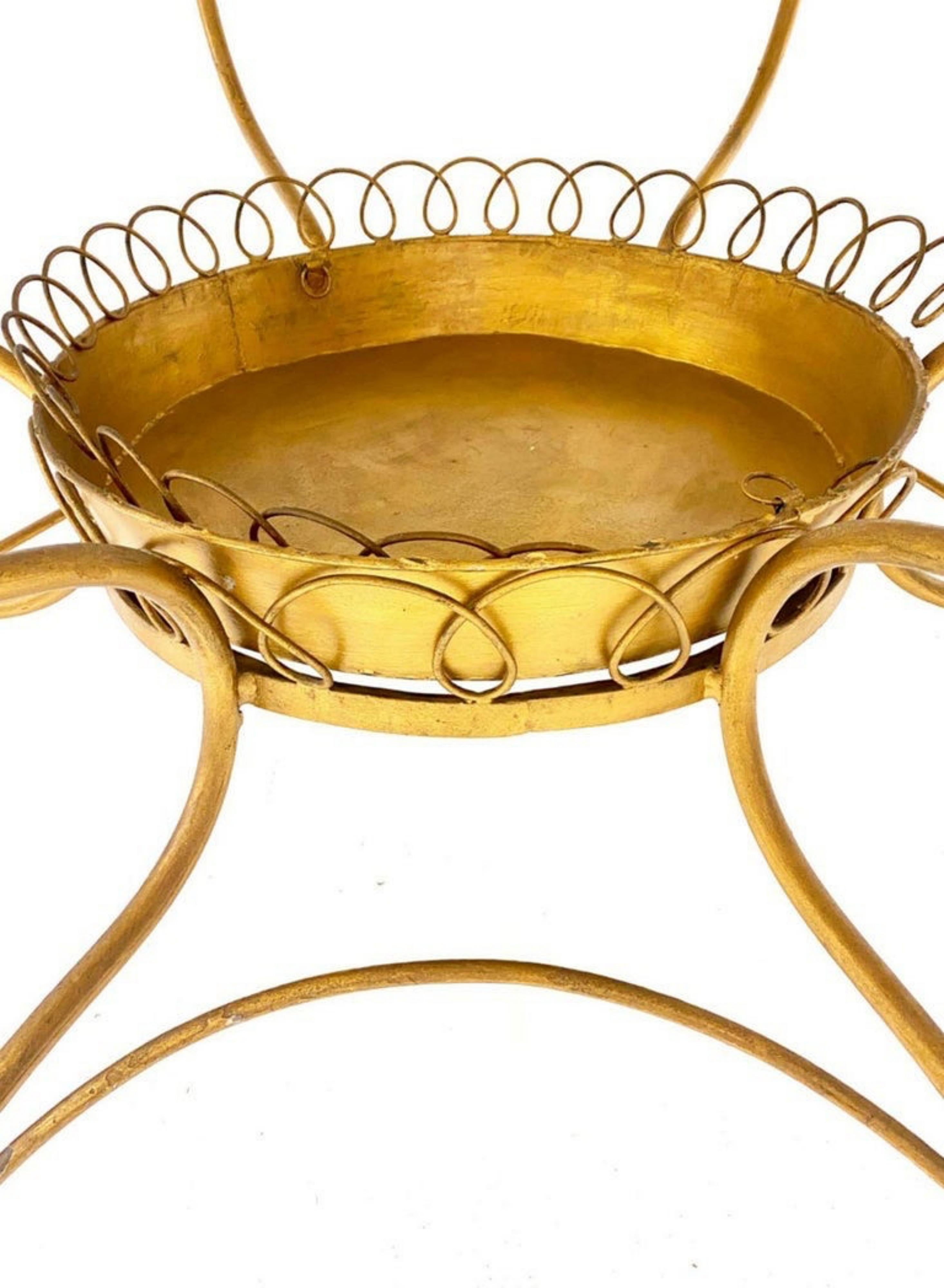 Hand-Crafted Italian Round Table with White Marble Top, 20th Century For Sale