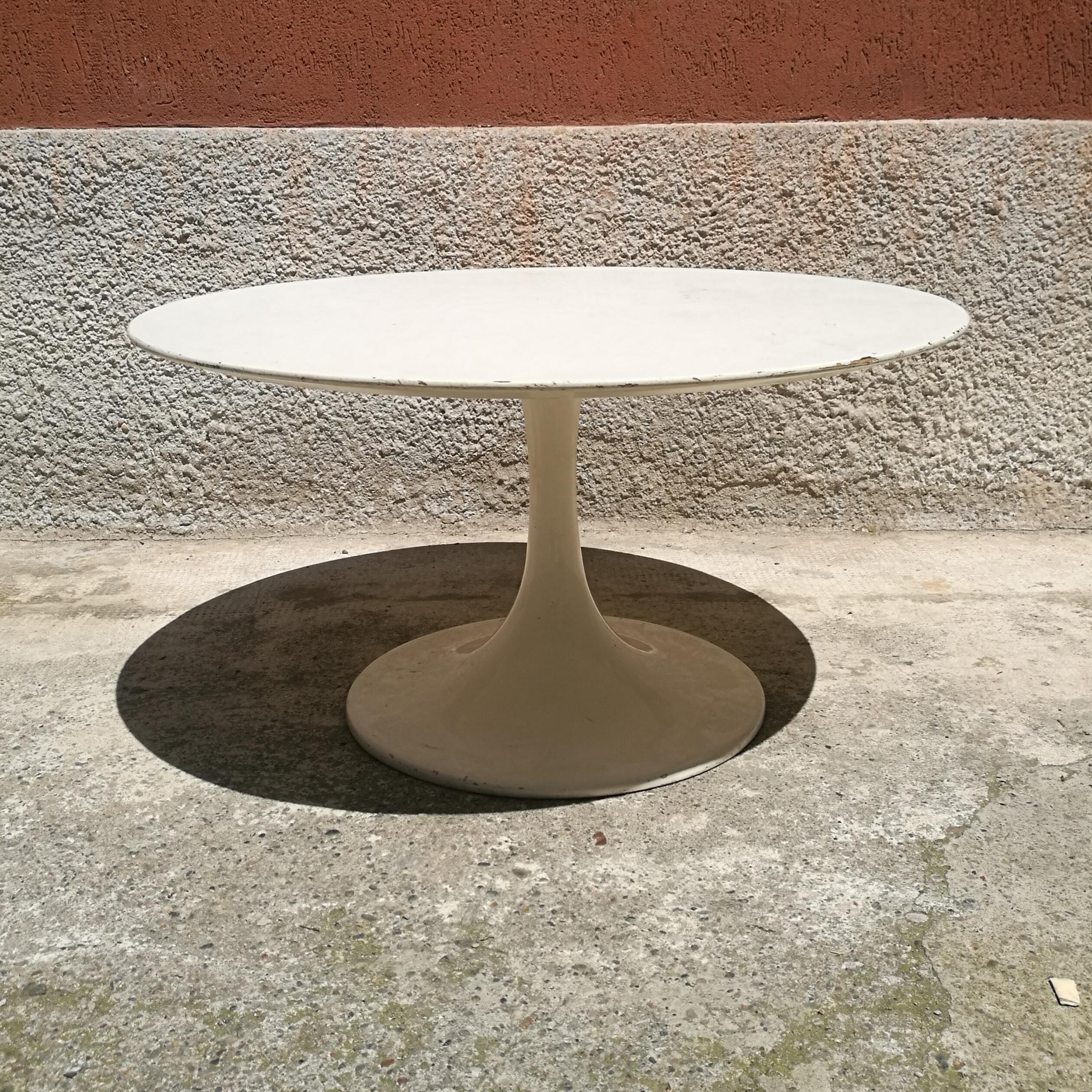 Italian Round Tulip Coffee Table, 1970s In Good Condition In MIlano, IT