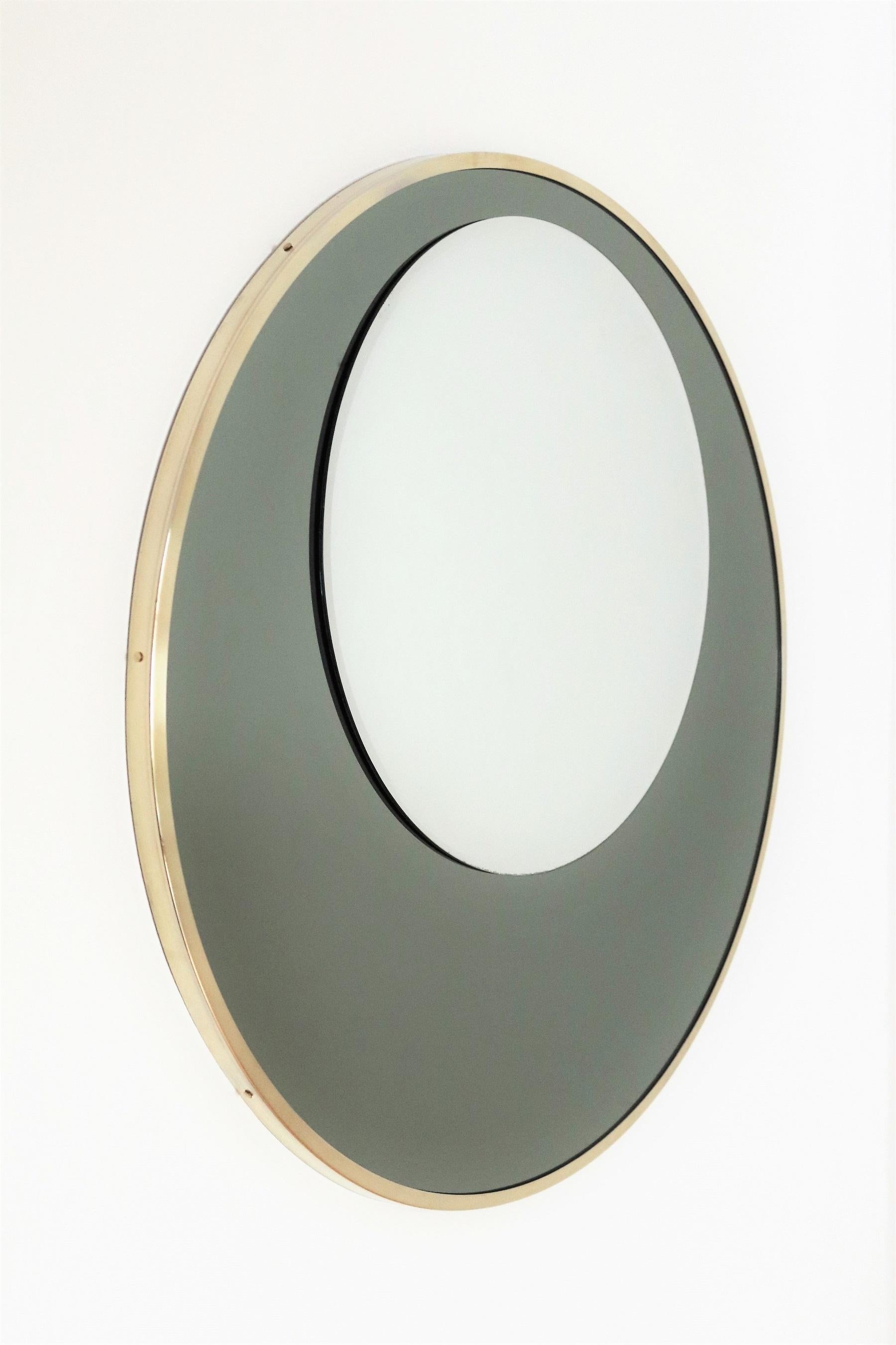 Italian Round Wall Mirror with Double Glass and Brass Frame 1970s For Sale 12