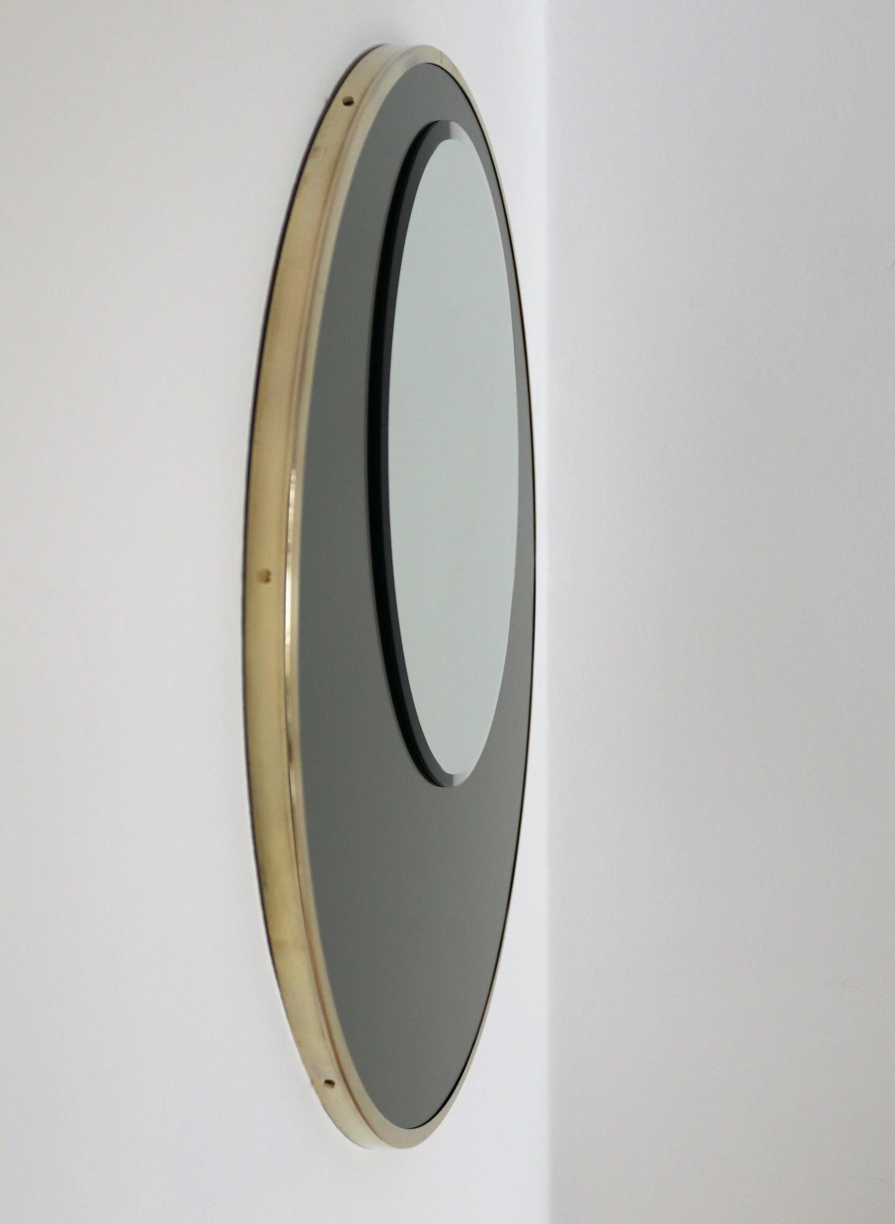 Italian Round Wall Mirror with Double Glass and Brass Frame 1970s For Sale 1