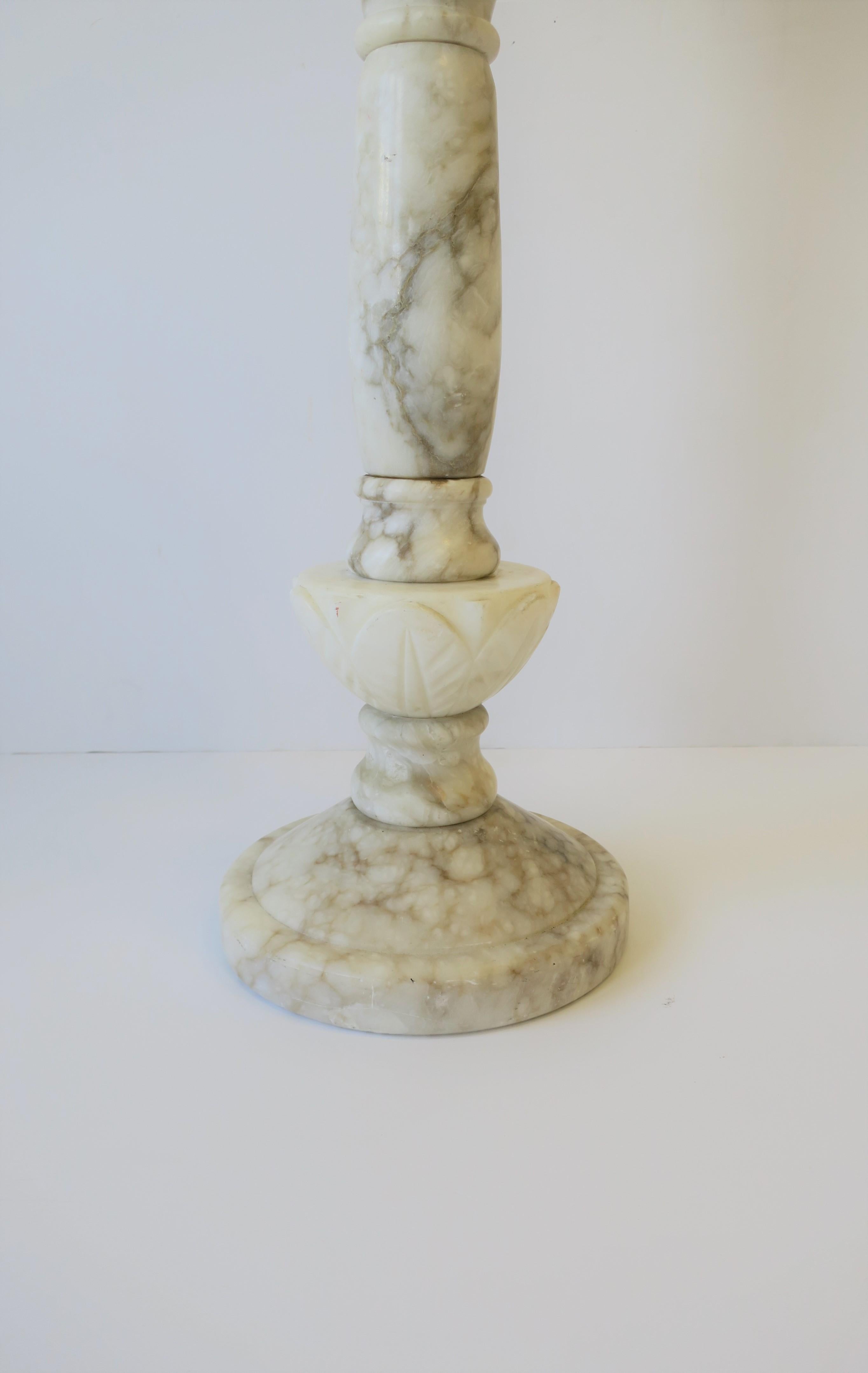 20th Century Italian White Marble Round Side or Drinks Table
