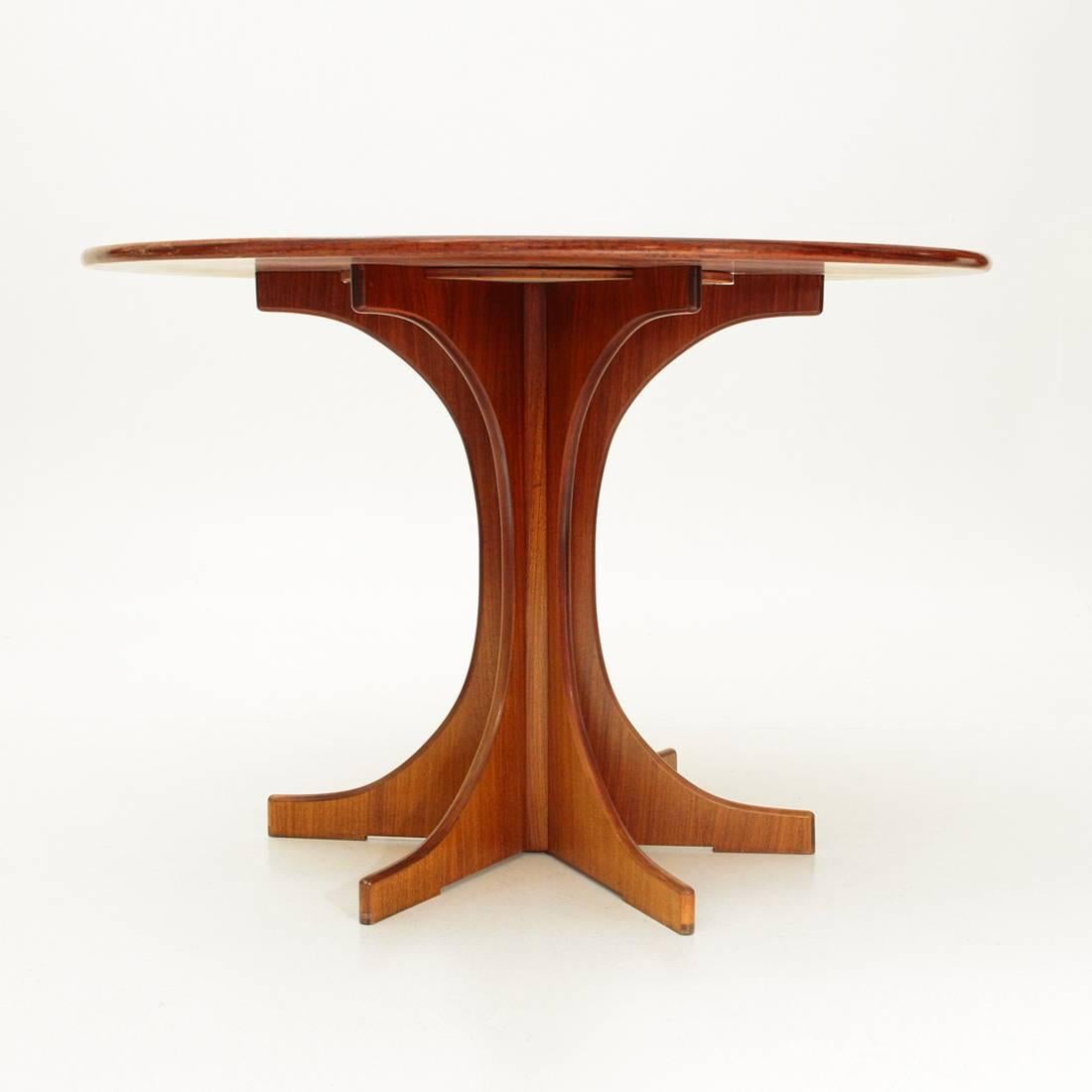 Italian table of production of the 1960s.
Top and leg in veneered wood.
Circular shaped top with rounded edge.
Radiating legs.
Good general conditions, some signs due to normal use over time.

Dimensions: Diameter 110 cm, height 77 cm.