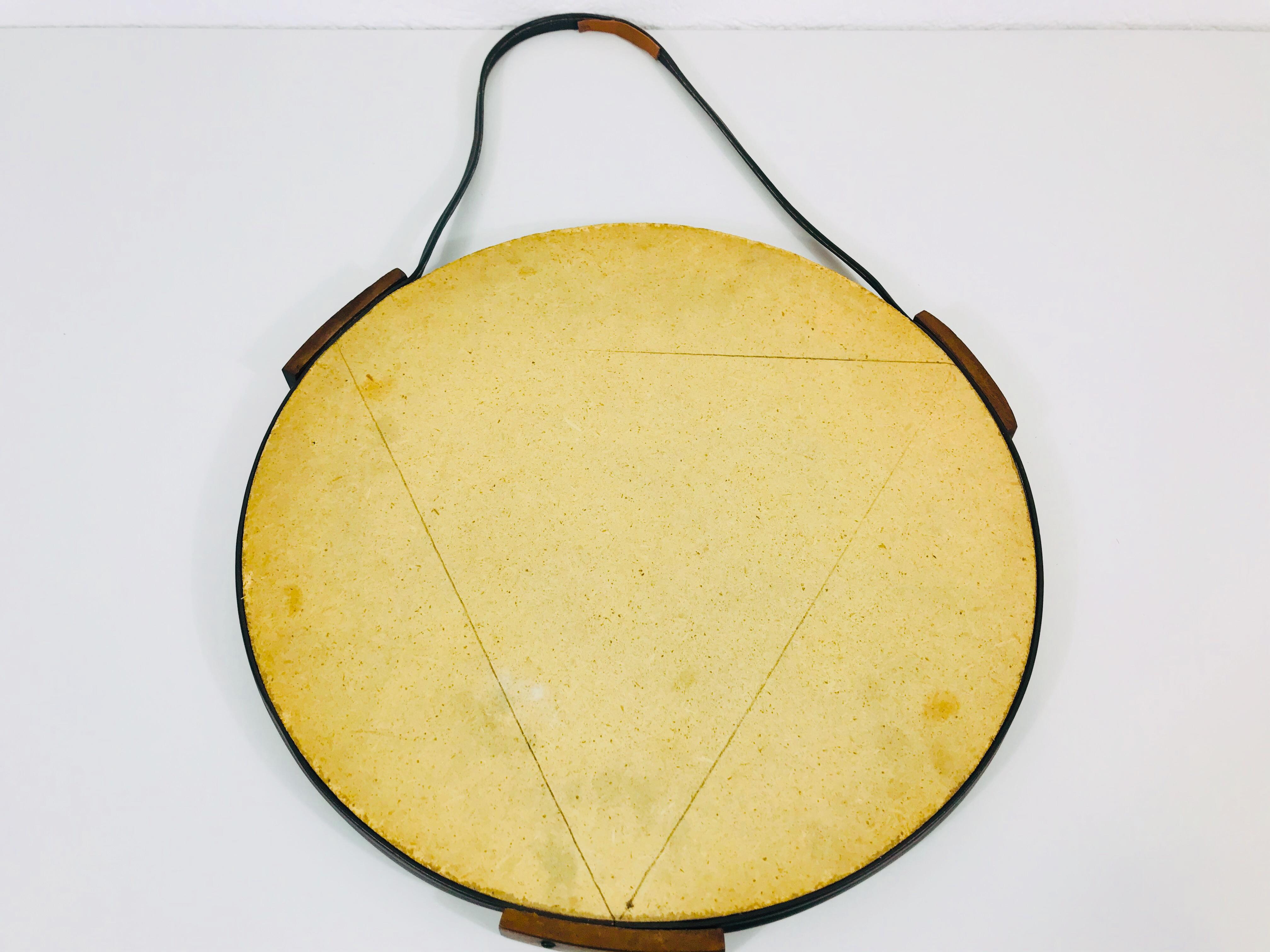 Espejo de pared redondo italiano de madera para colgar, años 60, Italia en venta 4