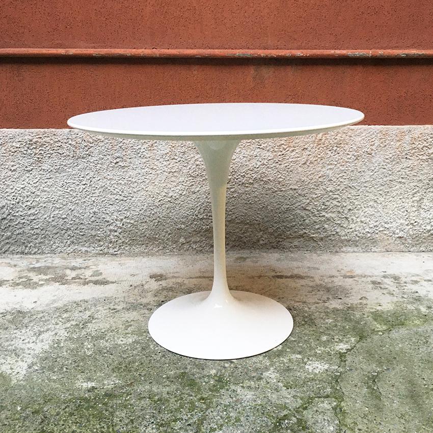 Italian Rounded Laminated Top Tulip Dining Table by Eero Saarinen for Knoll 1973 In Good Condition In MIlano, IT