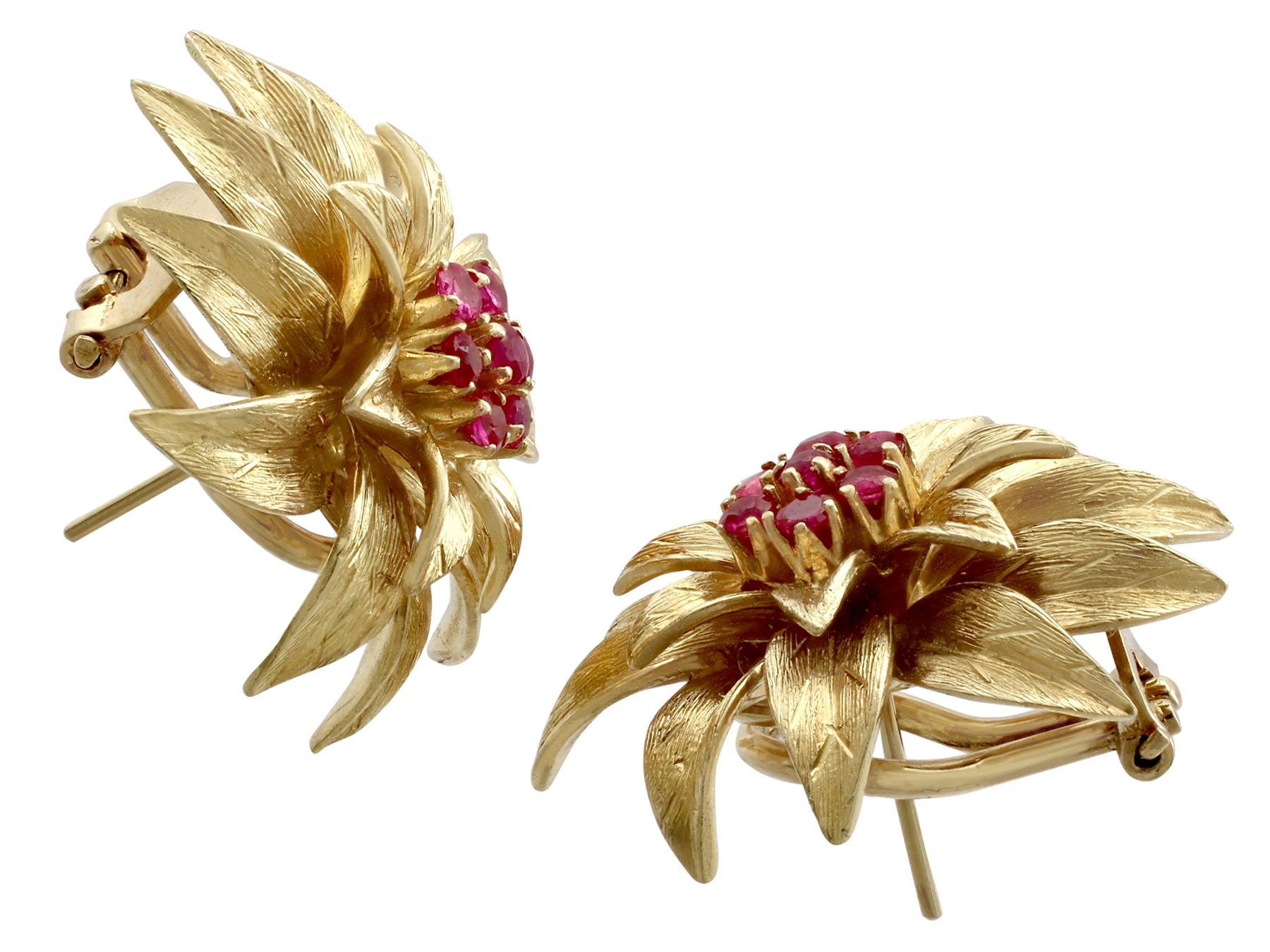 Italian Ruby and Yellow Gold Floral Earrings In Excellent Condition In Jesmond, Newcastle Upon Tyne