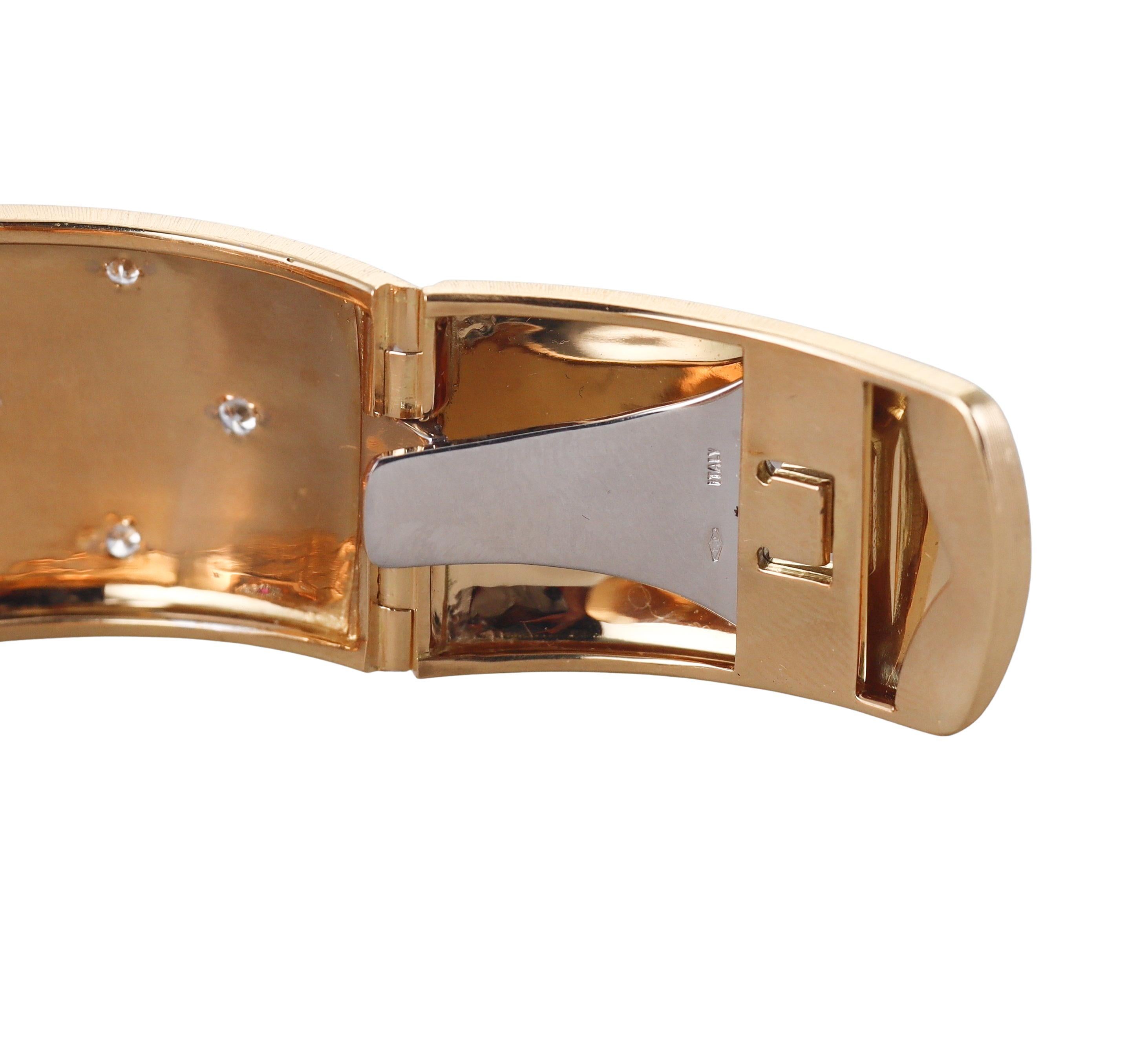 Bracelet manchette classique en or avec rubis et diamants en vente 1