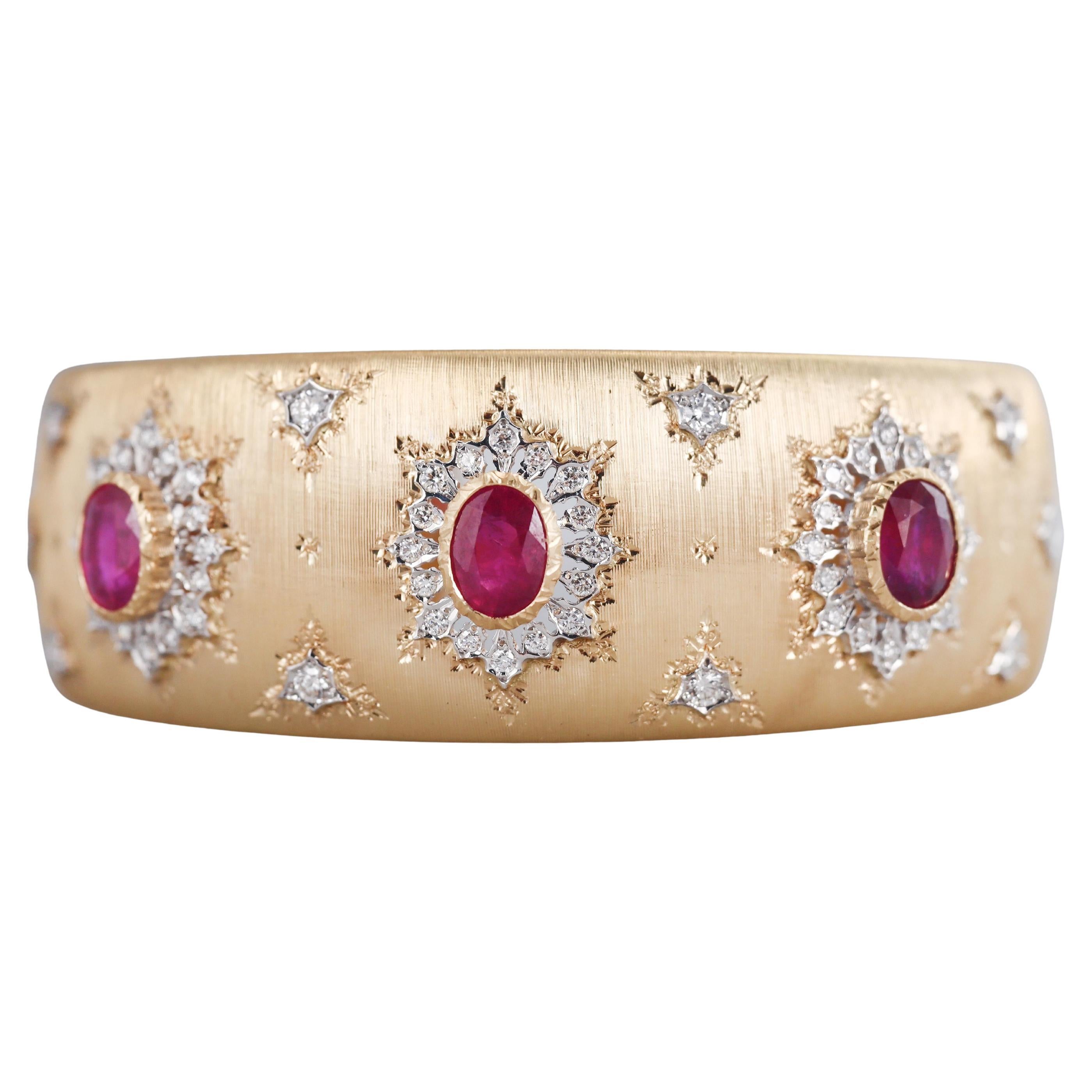 Bracelet manchette classique en or avec rubis et diamants