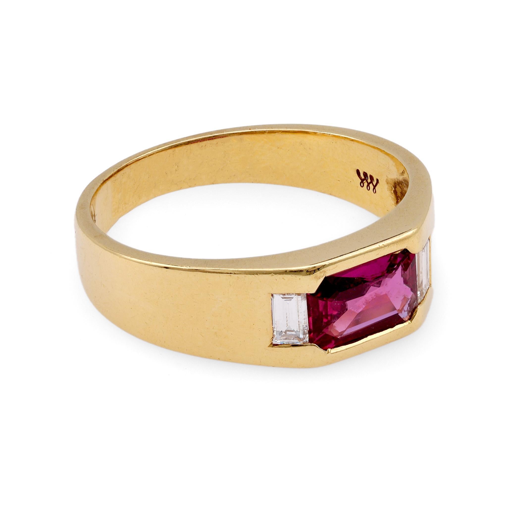 Italienischer Rubin-Diamant-Gelbgold-Zigeuner-Ring (Smaragdschliff)
