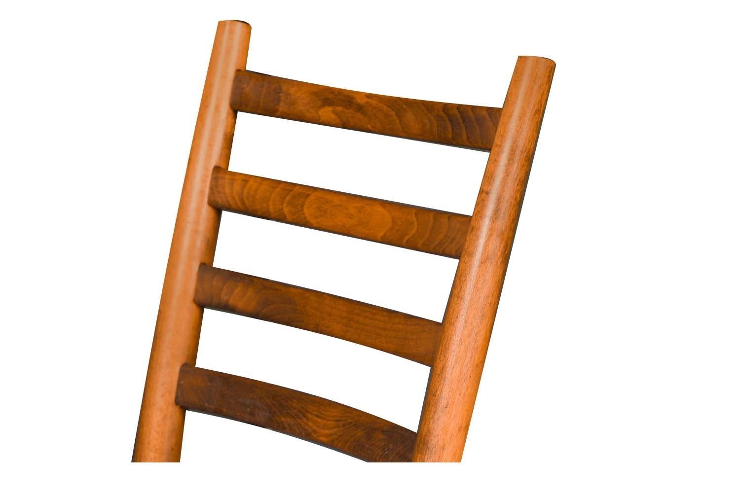 Italian Rush Seat Ladder Back Walnut Chairs in the Style of Gio Ponti For Sale 5