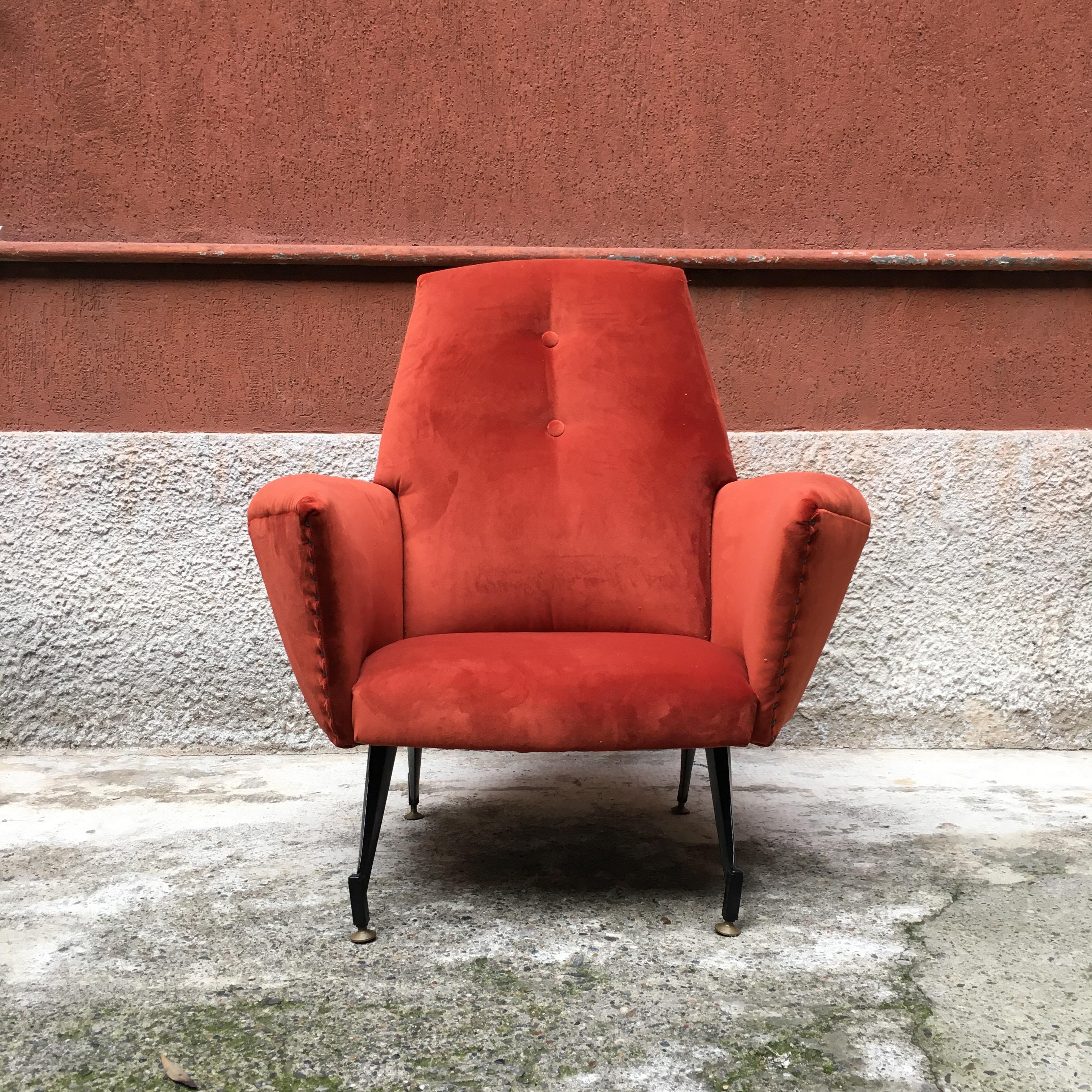 Italian brick-red velvet and metal rod armchair, 1950
Armchair with armrests in rust-colored velvet, with oblique metal leg and adjustable brass tips
Repacked and in perfect condition.