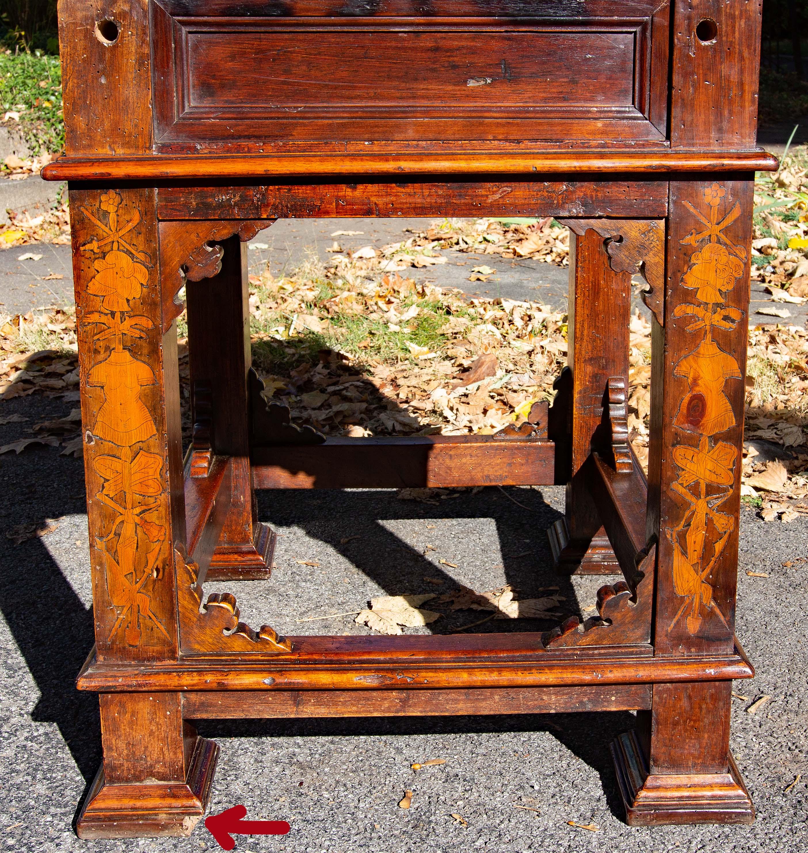 Noyer Table toscane baroque rustique italienne avec marqueterie 17ème siècle  en vente