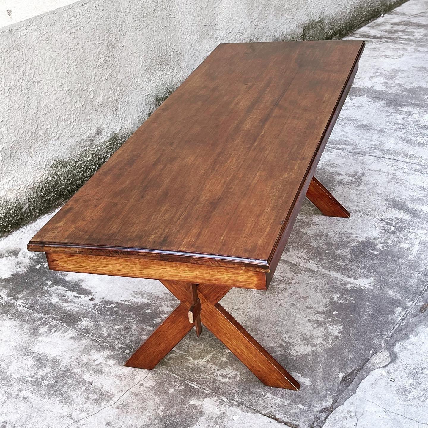 Italian Rustic Oak Cross-Legged Dining Table, 1950s In Excellent Condition For Sale In Milano, IT