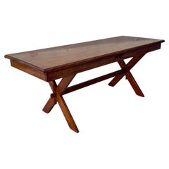 Mesa de comedor italiana de roble rústico con patas cruzadas, años 50