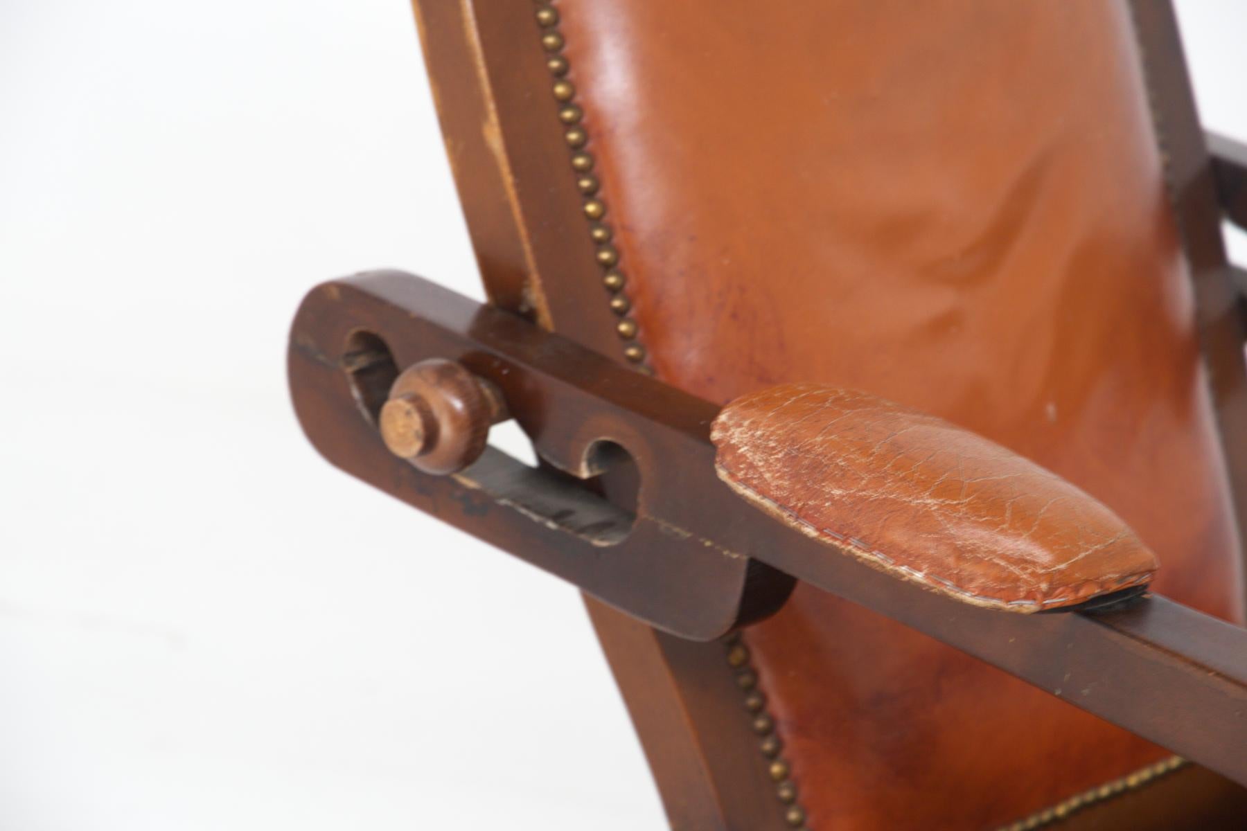 Rustikaler italienischer Sessel aus Leder und Holz im rustikalen Stil (Moderne der Mitte des Jahrhunderts) im Angebot
