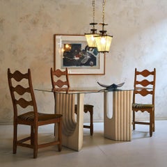 Mesa de comedor italiana con base de arenisca y tapa de cristal a la manera de Carlo Scarpa