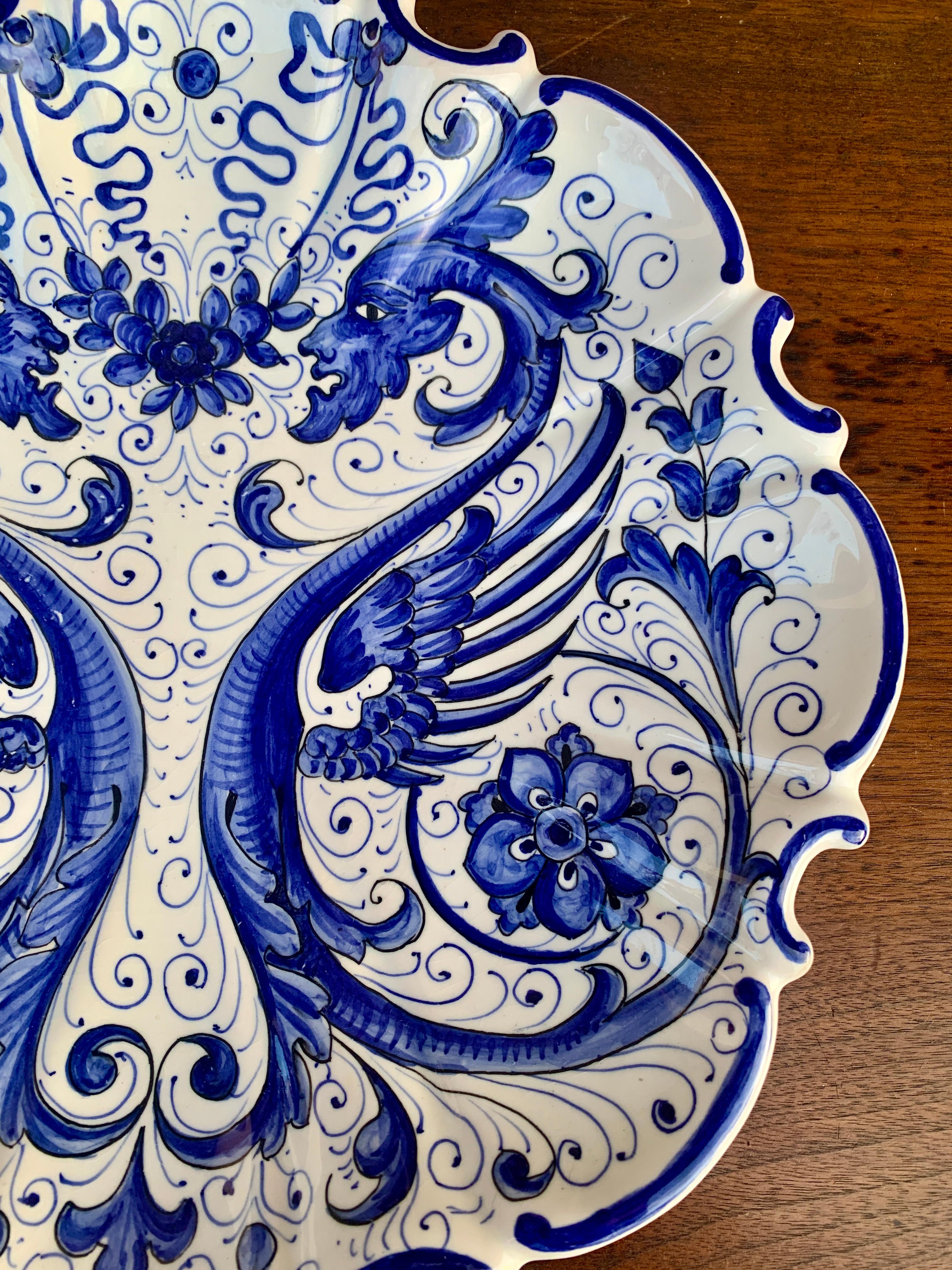 Italian Santucci Deruta Painted Blue & White Scalloped Faience Wall Plate In Good Condition For Sale In Elkhart, IN