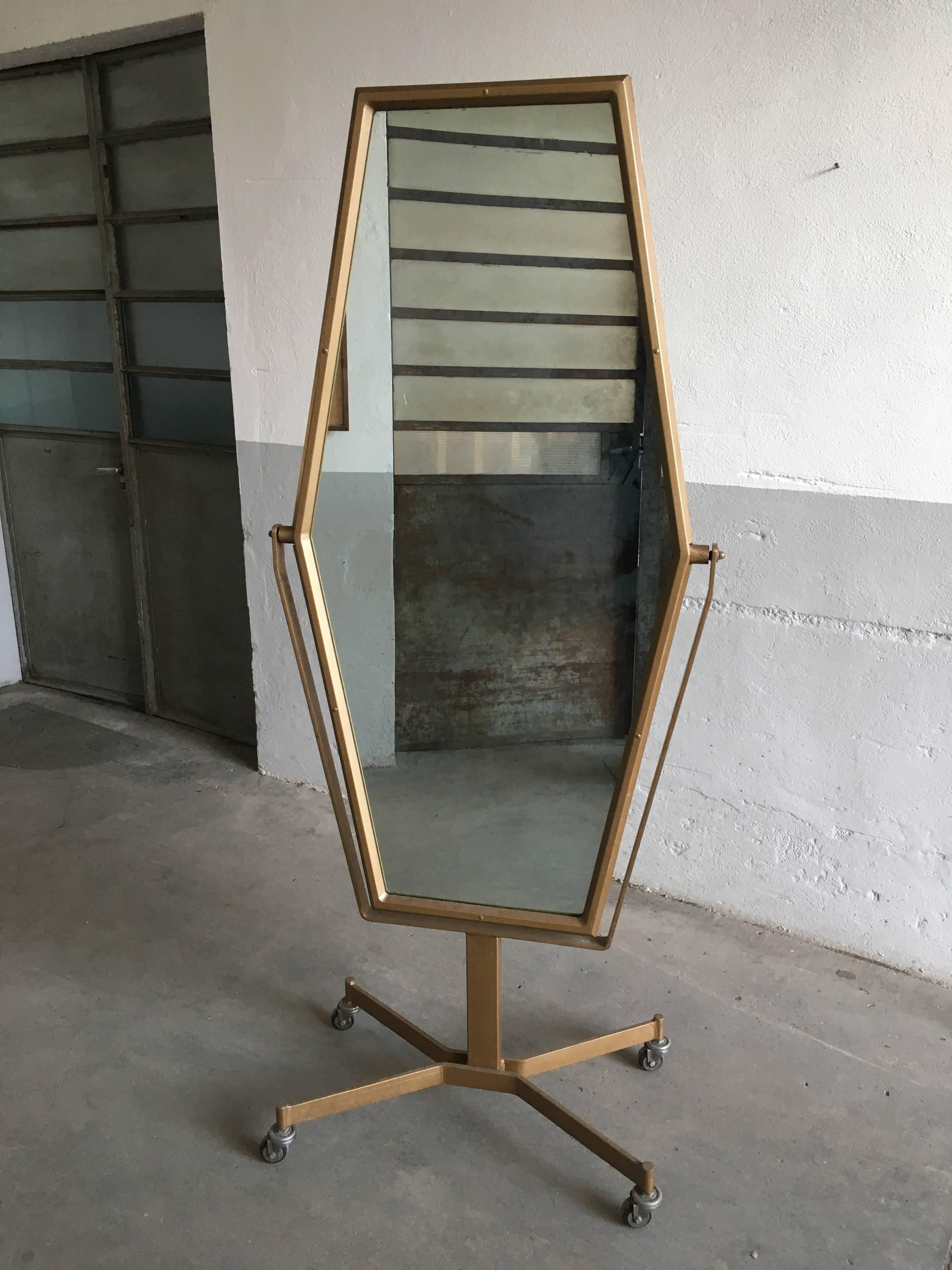 Italian Sartorial Double Face Mirror on Wheels from 1960s In Excellent Condition In Prato, IT