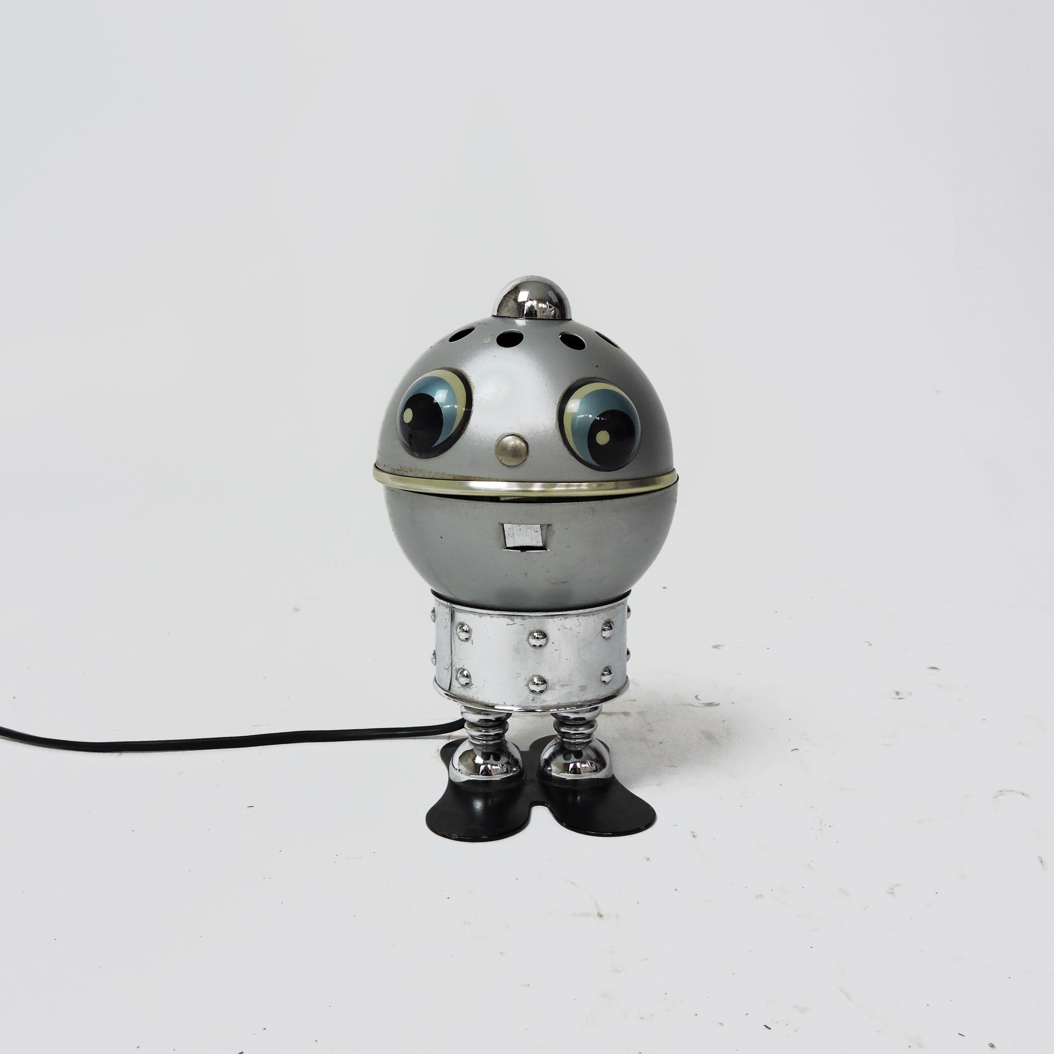 This Italian robot lamp was designed in Italy in the 1970s by Satco.