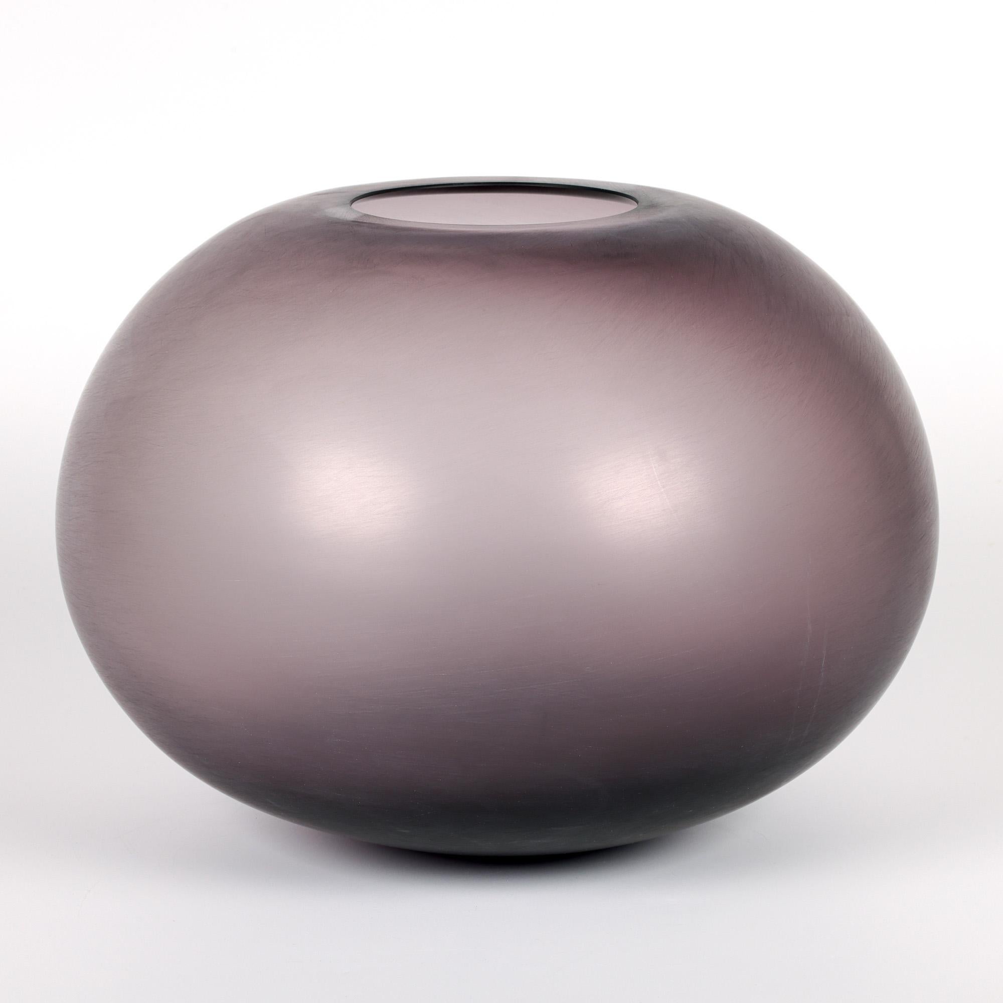 Italienische mundgeblasene Muranoglasvase aus Satin Corroso Aubergine (Moderne der Mitte des Jahrhunderts) im Angebot