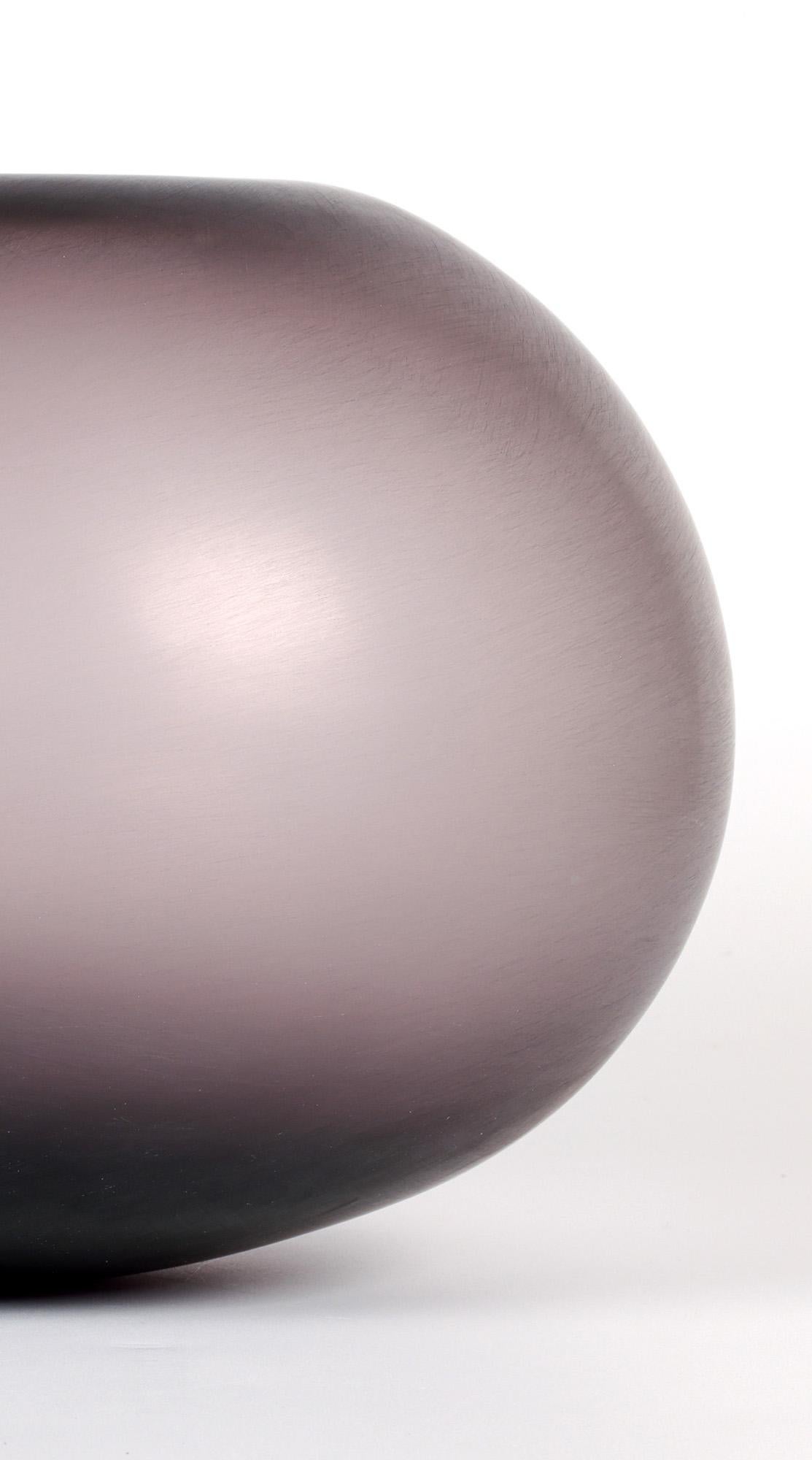Italienische mundgeblasene Muranoglasvase aus Satin Corroso Aubergine (20. Jahrhundert) im Angebot