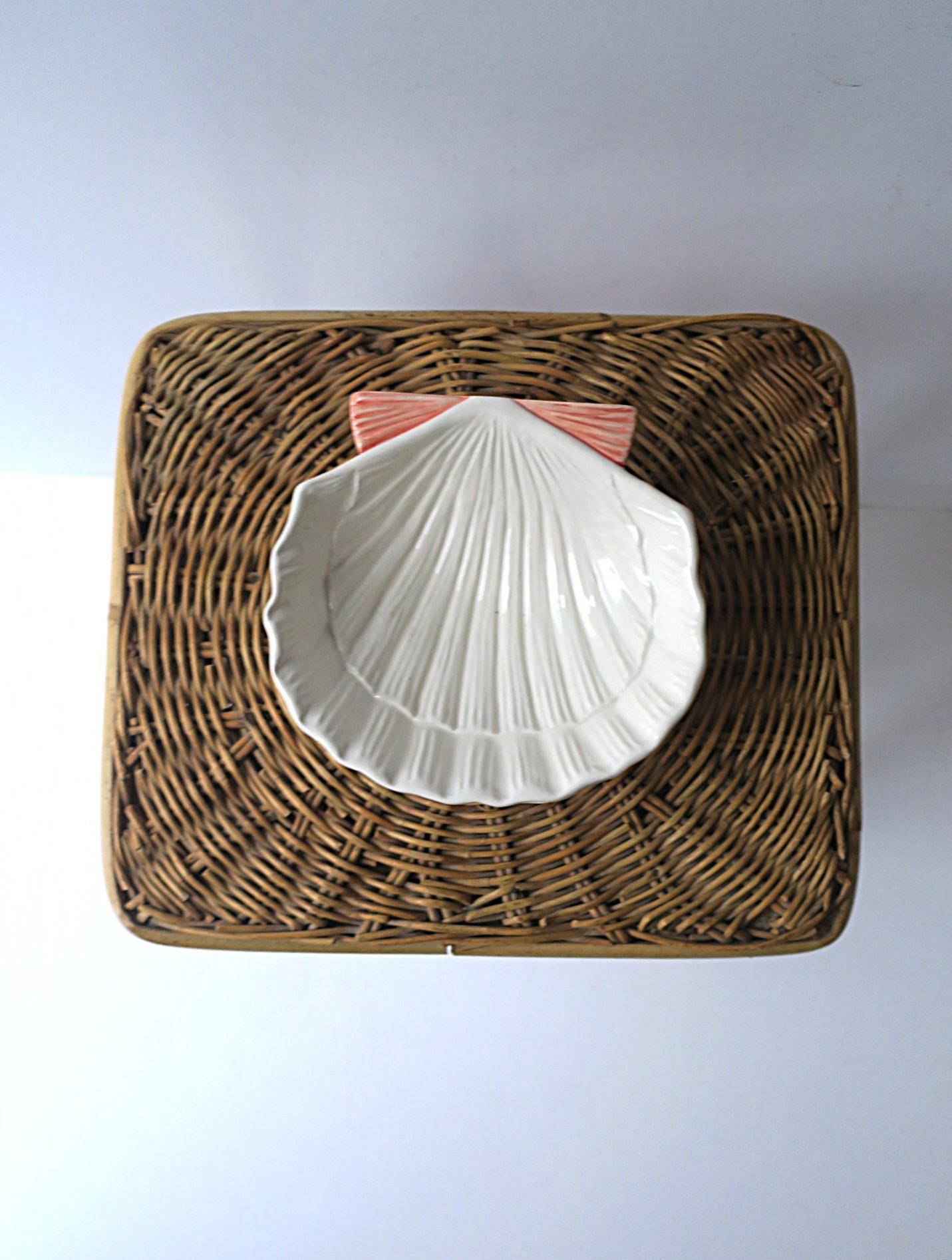 Italian Scallop Seashell Bowl In Good Condition For Sale In New York, NY
