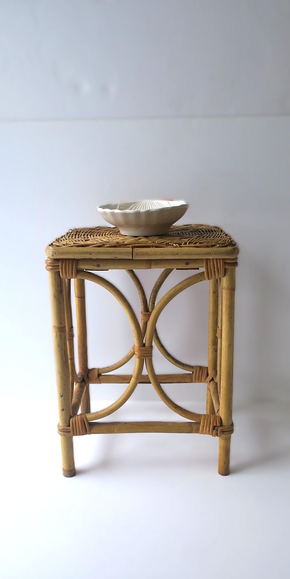 Ceramic Italian Scallop Seashell Bowl For Sale