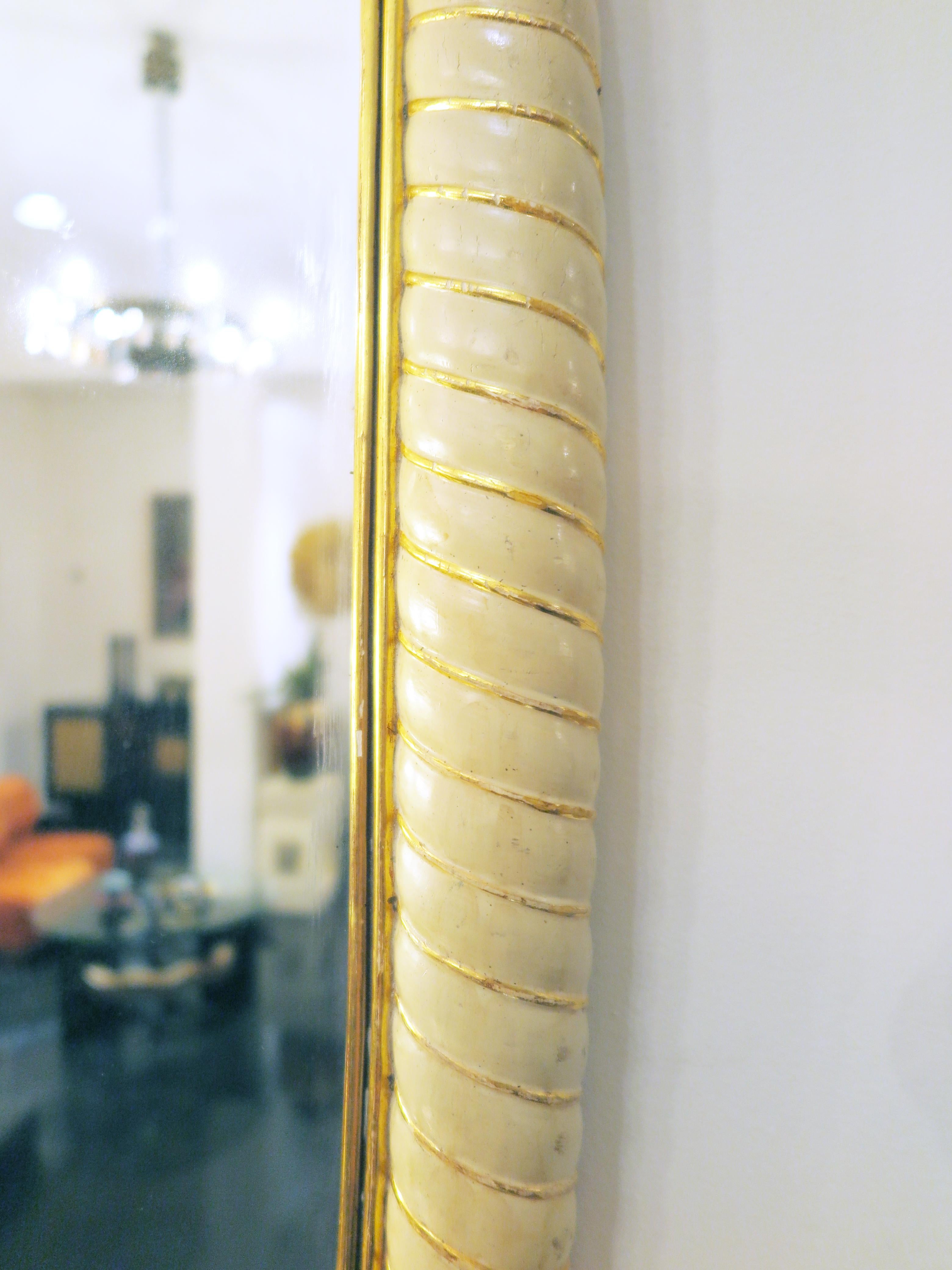 Italian Scalloped Mirror in Ivory Lacquer and Gold Leaf For Sale 3