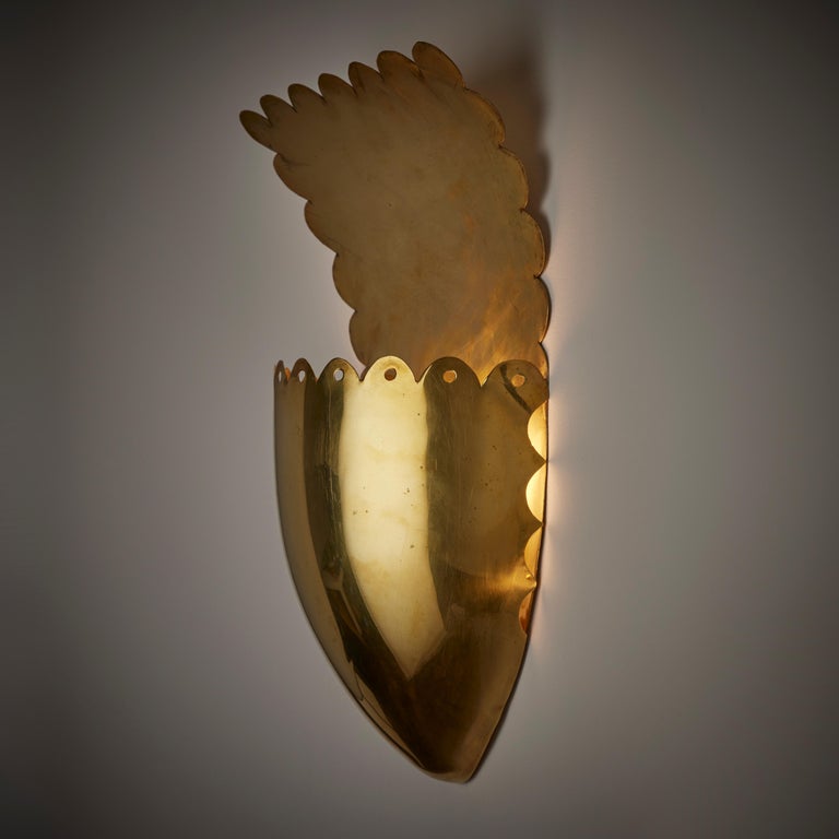 Italian Scalloped Sconce For Sale 4