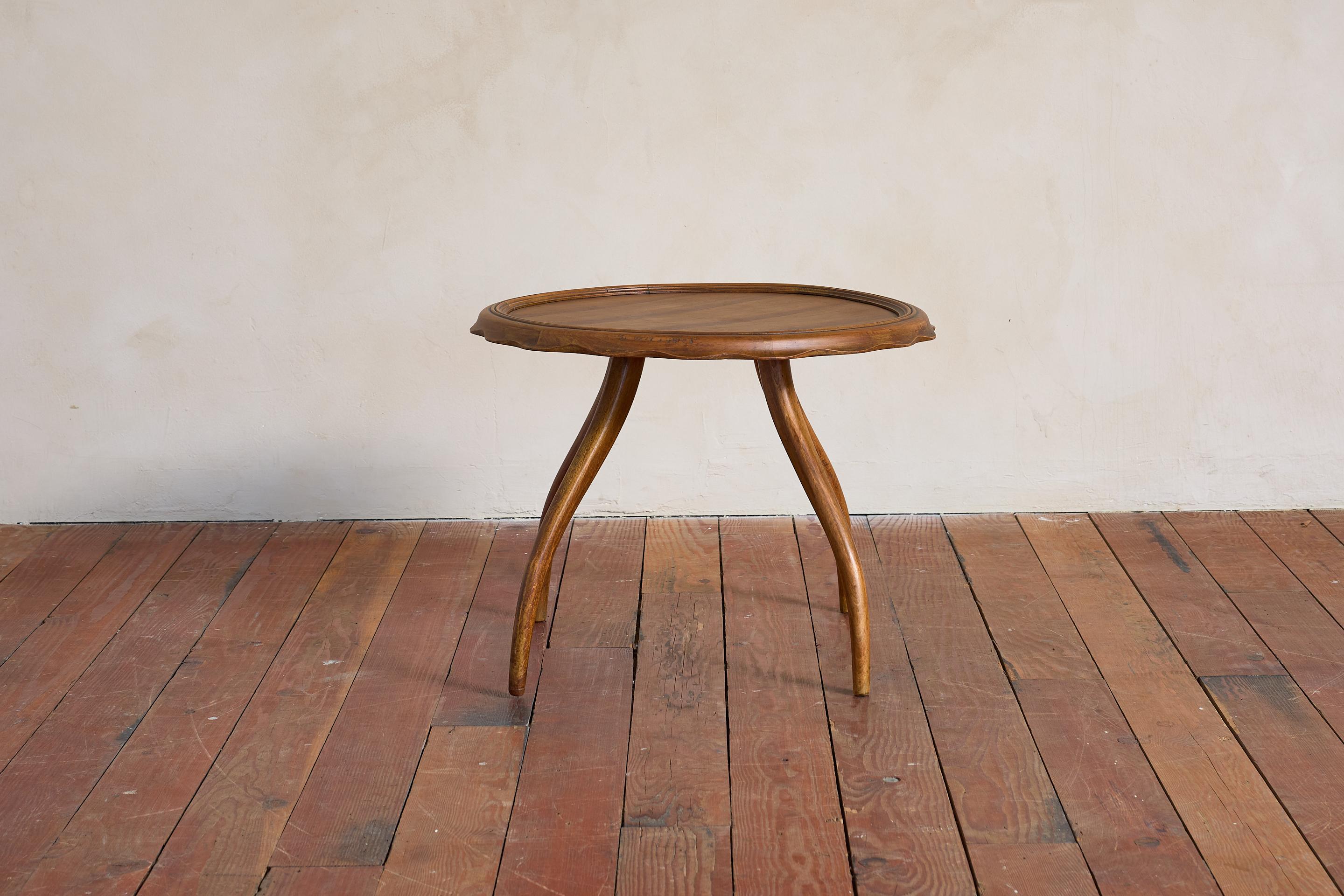 Italian Scalloped Side Table im Angebot 5