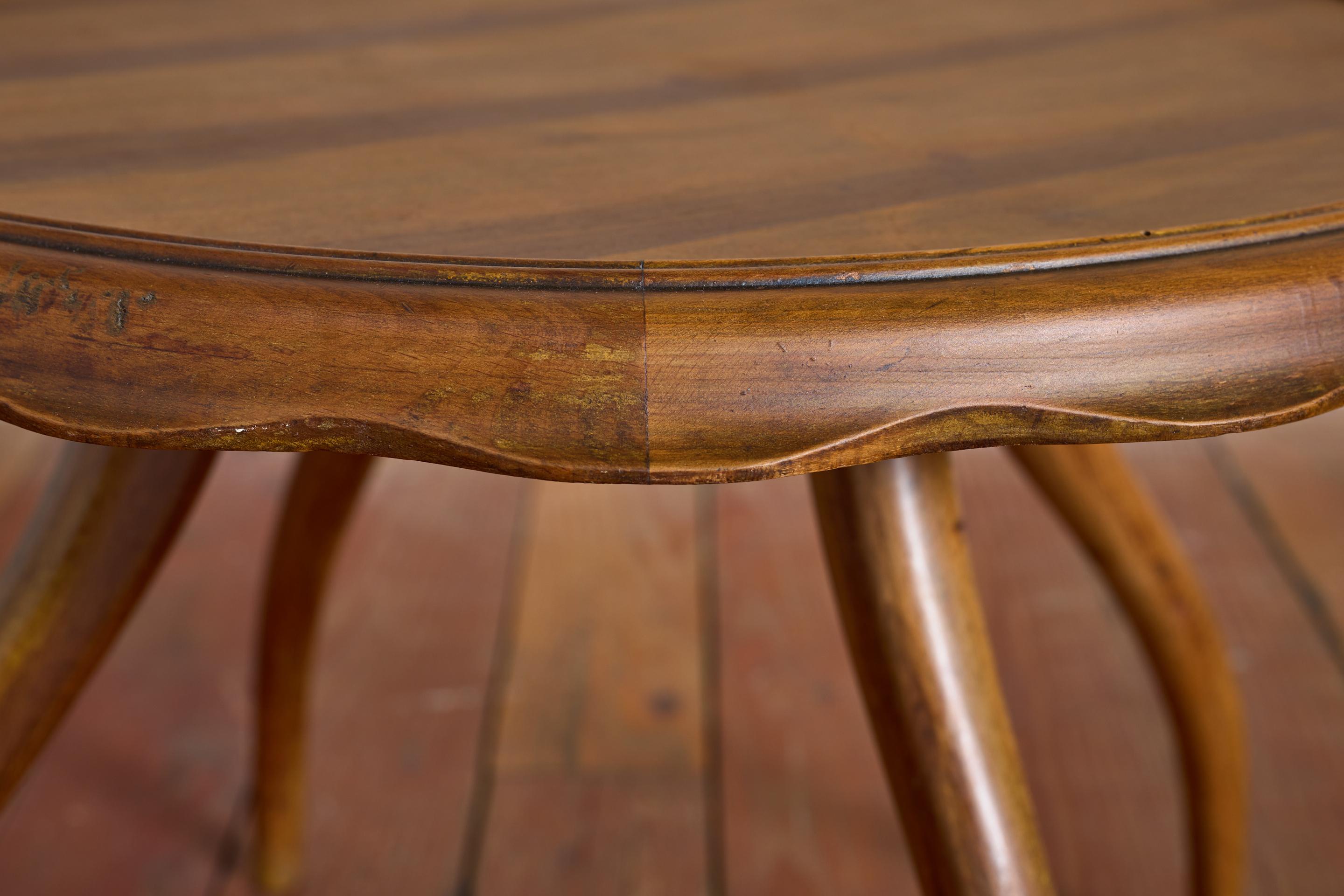 Italian Scalloped Side Table im Angebot 6
