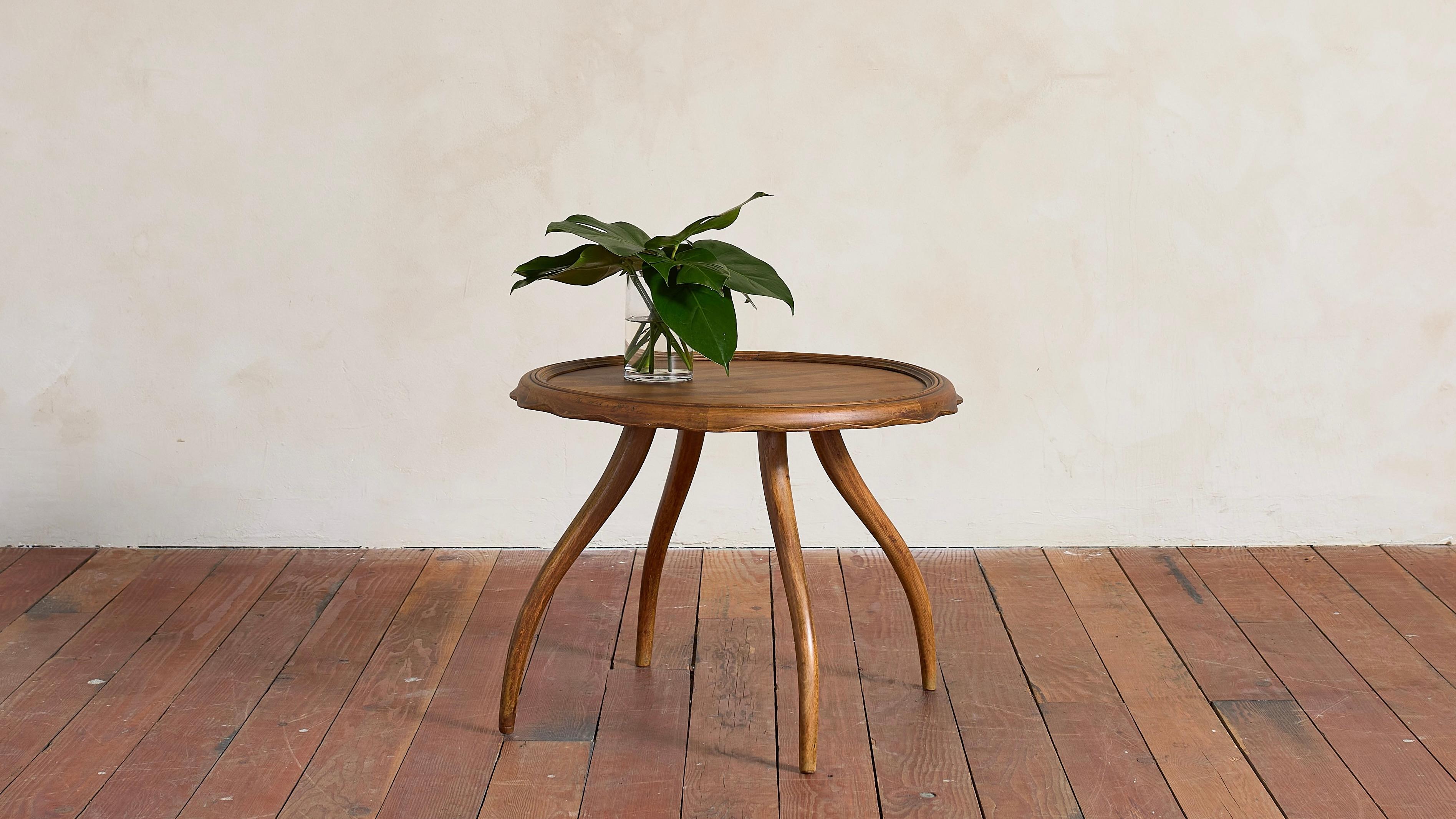 Italian Walnut Side Table, 1950's

Round top with raised edge and scalloped edges. 

Gracefully  curved legs that bend at the knee. 

Beautiful warm walnut patina throughout
